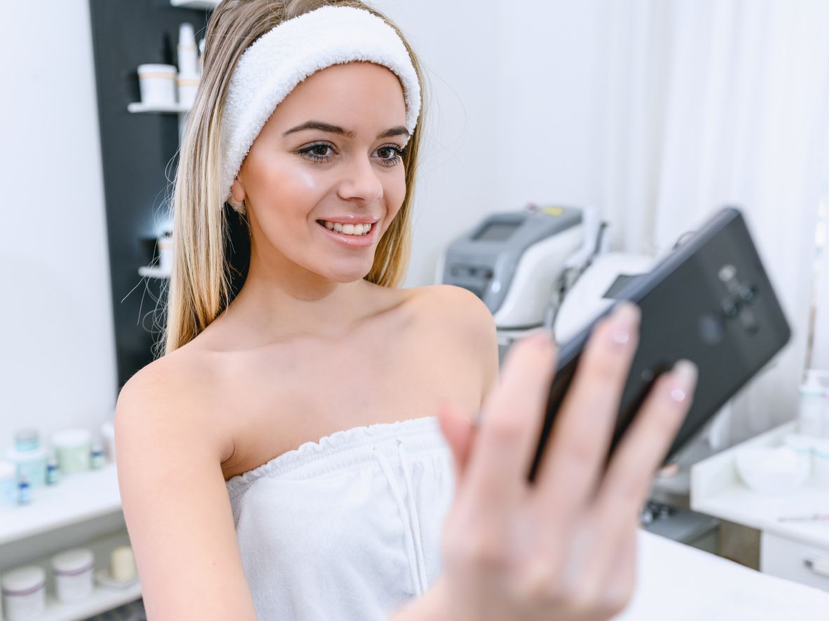 Schönheitsoperationen werden immer mehr zu einer allgegenwärtigen Praktik im Leben von vielen Social-Media Nutzern. 