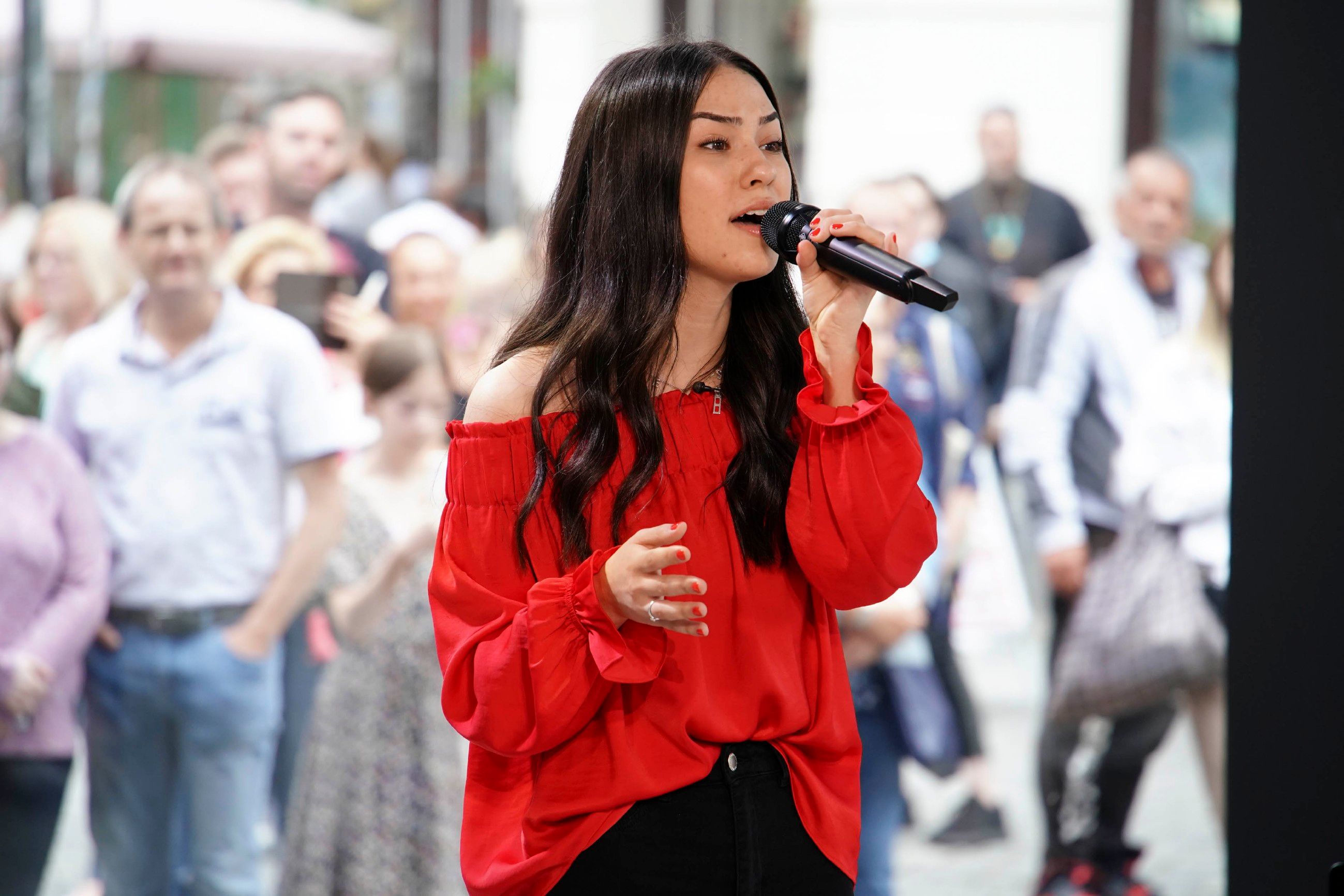 Melissa Mantzoukis stellte am Samstag ihr Gesangstalent bei 