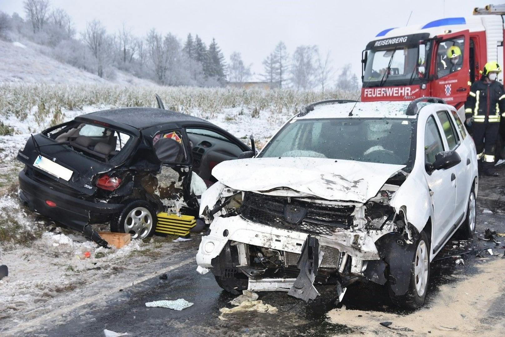 Schwerer Verkehrsunfall in NÖ forderte drei Verletzte