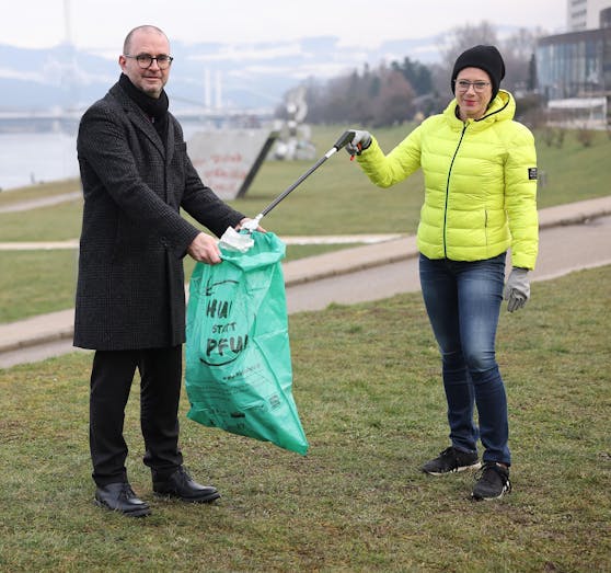 Stadträtin Eva Schobesberger und Stadtrat Dietmar Prammer initiieren die Aktion in Linz.