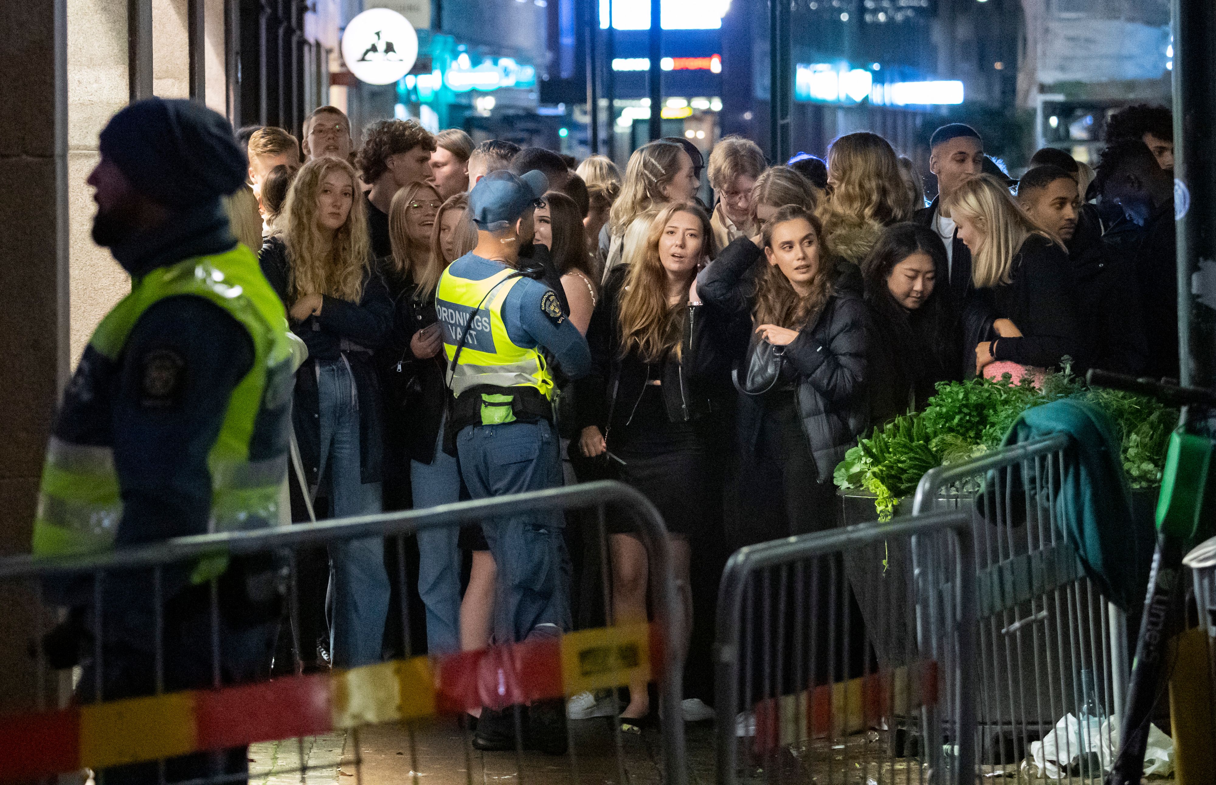 Schweden hatte bereits fast alle Corona-Maßnahmen zurückgefahren. Jetzt explodieren auch dort die Zahlen.