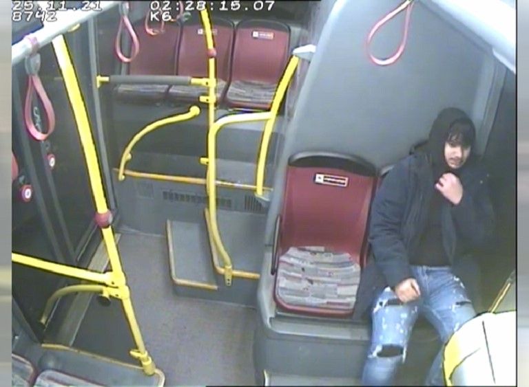 Dieser Mann wird von der Polizei gesucht.