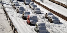 Athen im Schnee-Chaos: "Hunderte sitzen in Autos fest"