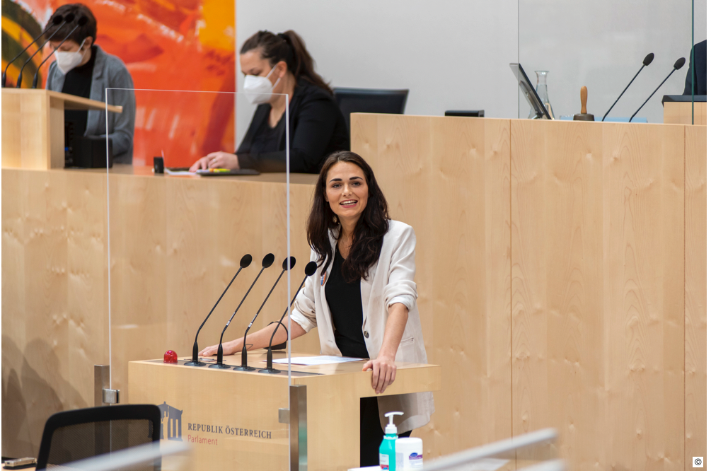 Als Erste und Einzige der Grünen nimmt Barbara Nessel Mittwoch am Schülerstreik gegen die verpflichtende mündliche Matura teil.