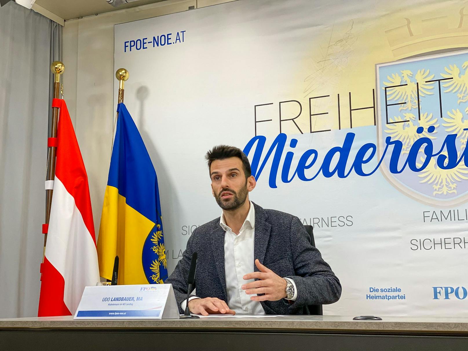 Udo Landbauer (FP) übt Kritik an der Vergabe von Aufträgen an die ehemalige Ministerin.