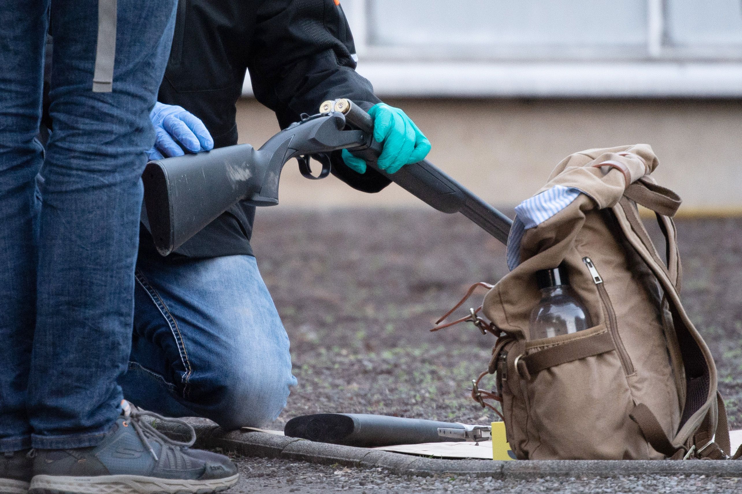 Rucksack und Waffen des Heidelberger Attentäters.