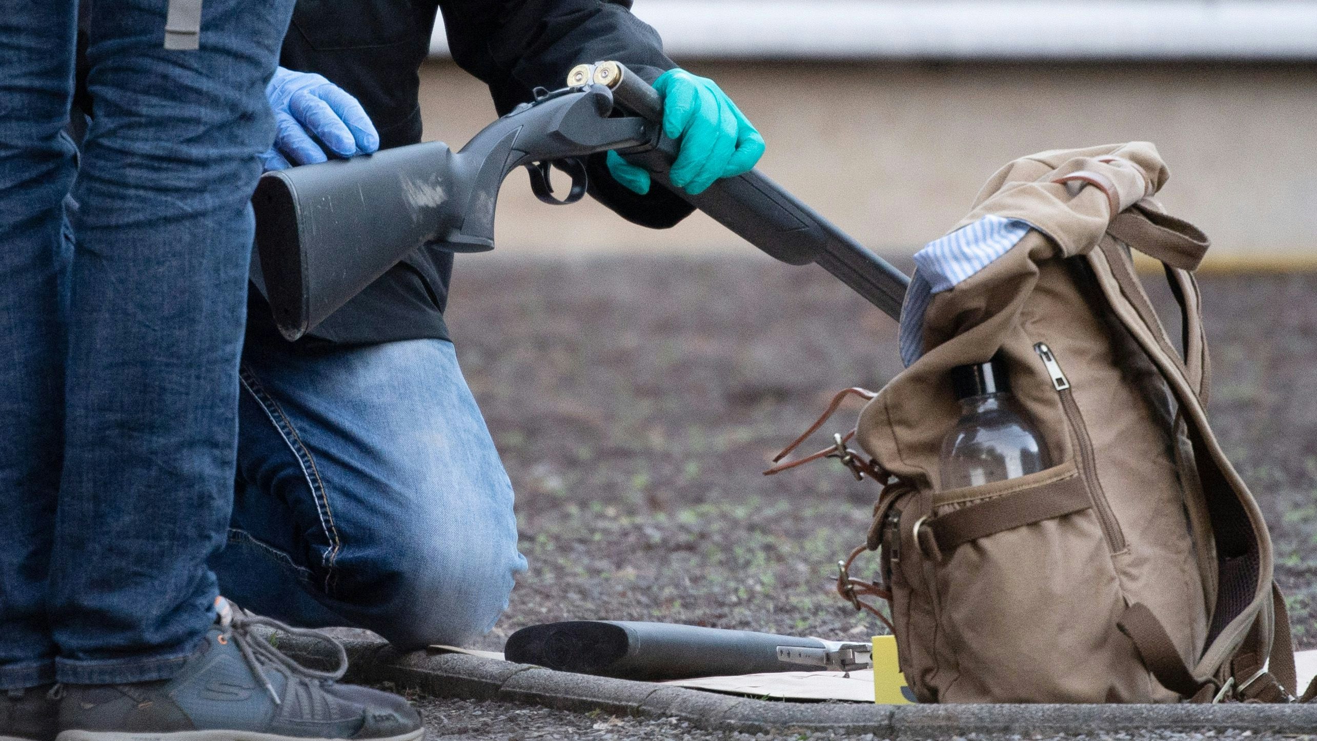Rucksack und Waffen des Heidelberger Attentäters.