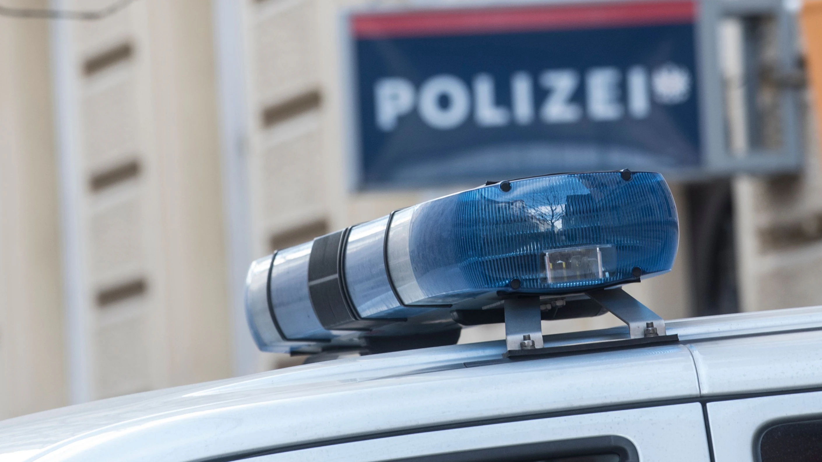 Der Beschuldigte rastetet vor dem Revier völlig aus. Symbolbild. 