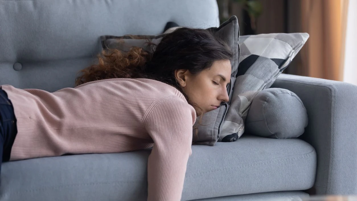 Für die meisten Erwachsenen sind 7 bis 9 Stunden Schlaf pro Nacht optimal, um gesund und leistungsfähig zu bleiben.