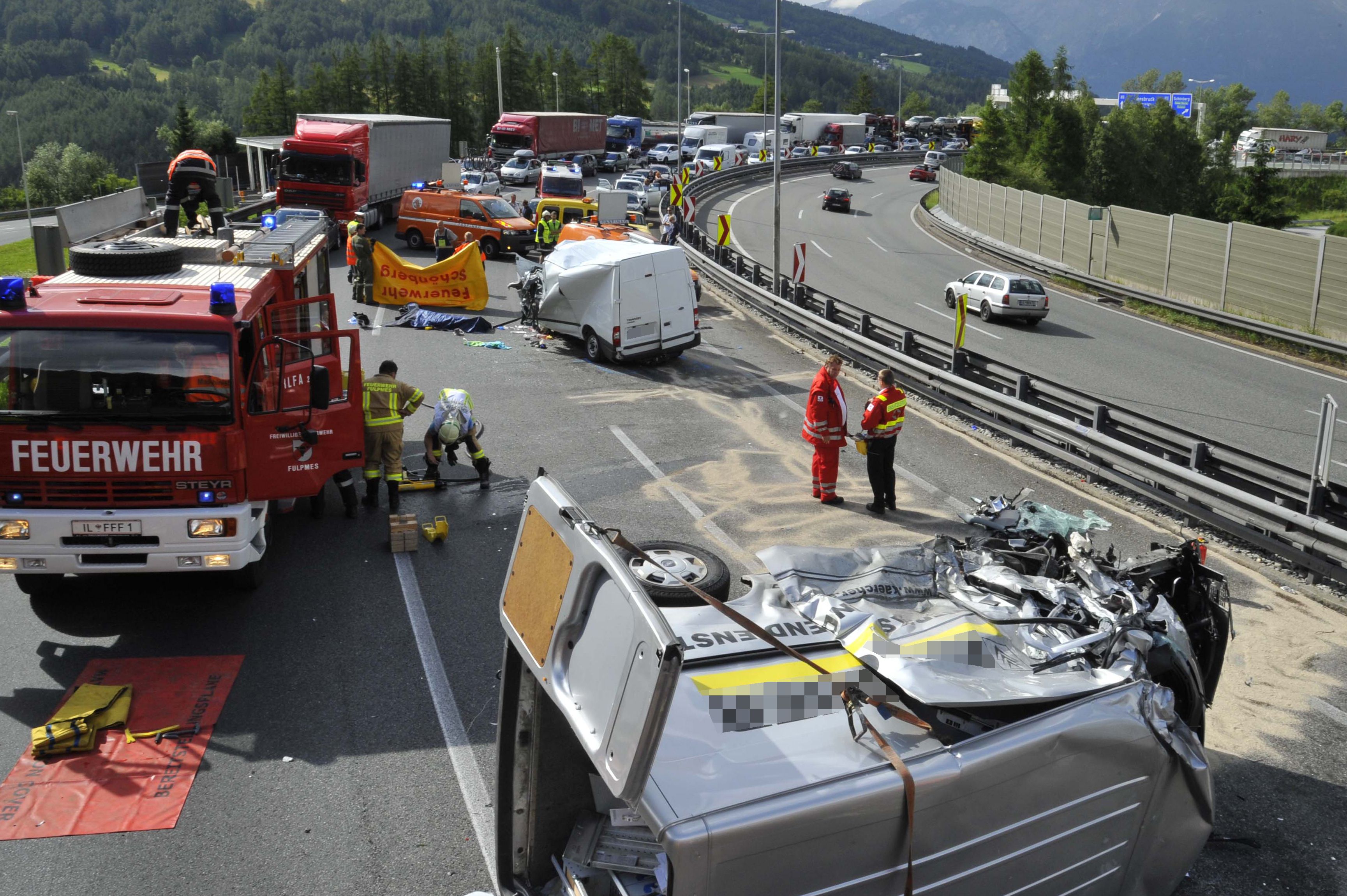 Bei Geisterfahrer-Unfällen im Jahr 2021 kamen drei Menschen ums Leben.