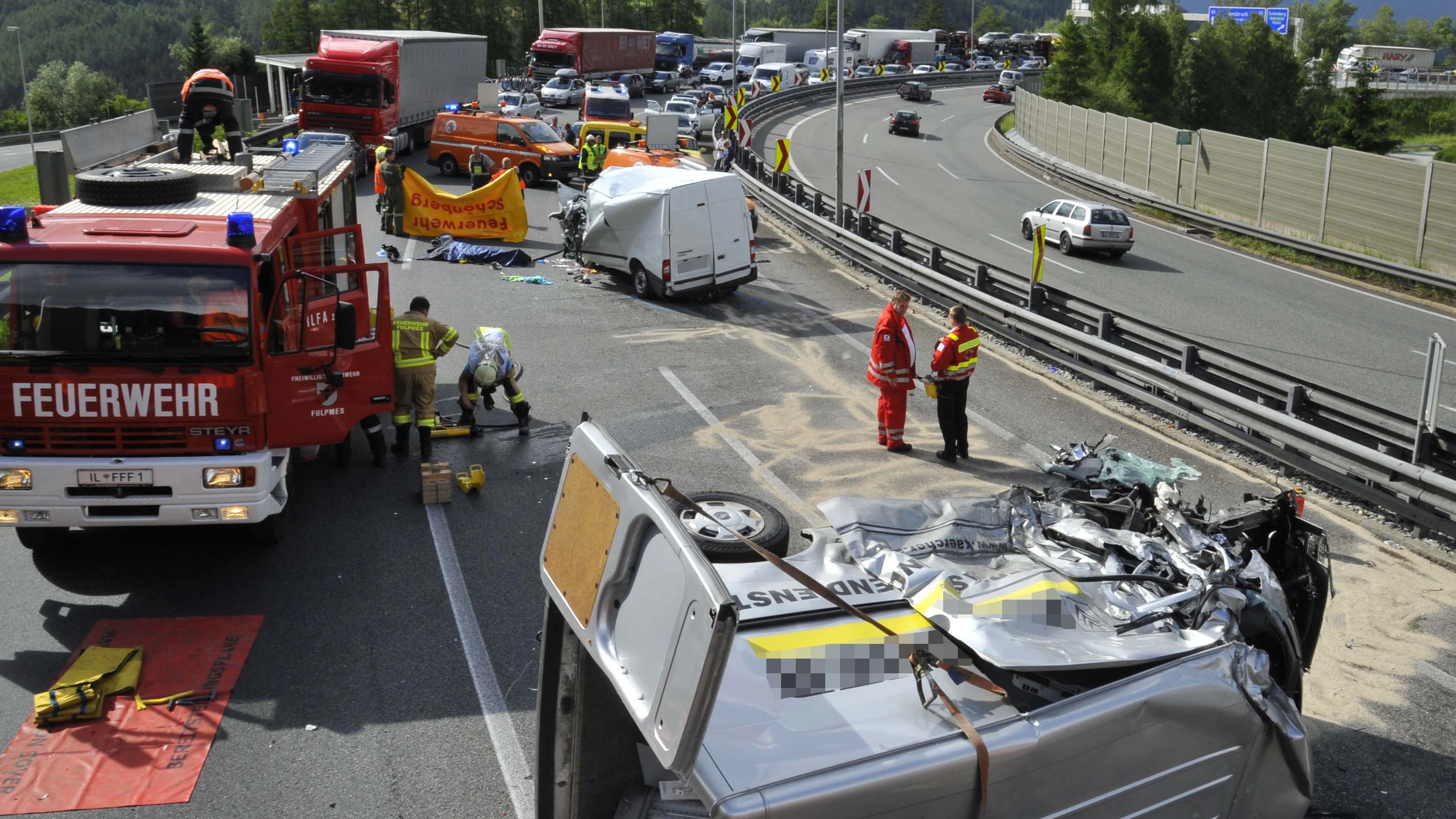 Bei einem Geisterfahrer-Unfall in Tirol starben am 4. Juli zwei Menschen.