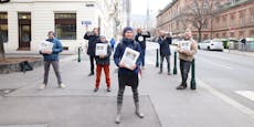Aktivisten tragen ab heute 100.000 Lobau-Zeitungen aus