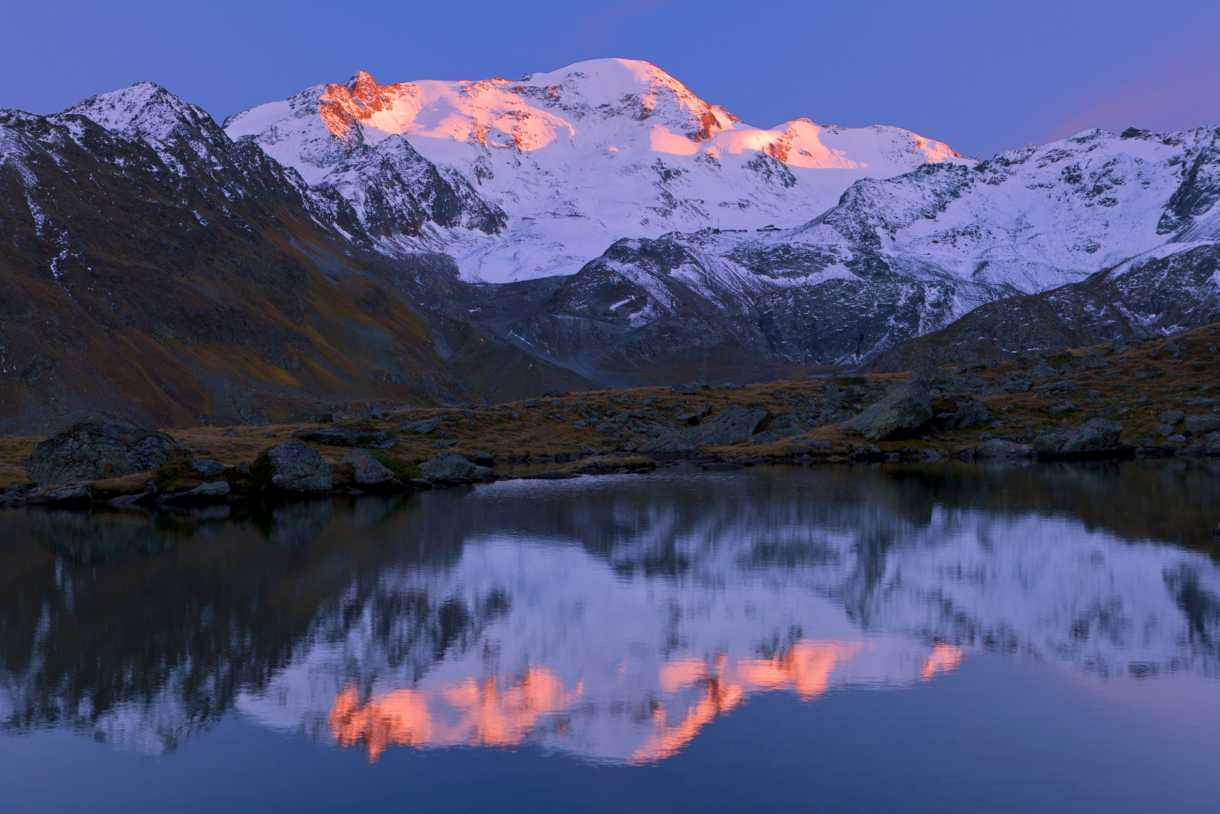 Die Weißseespitze (3.498 Meter) liegt in den Ötztaler Alpen an der Grenze zwischen Tirol und Südtirol.&nbsp;