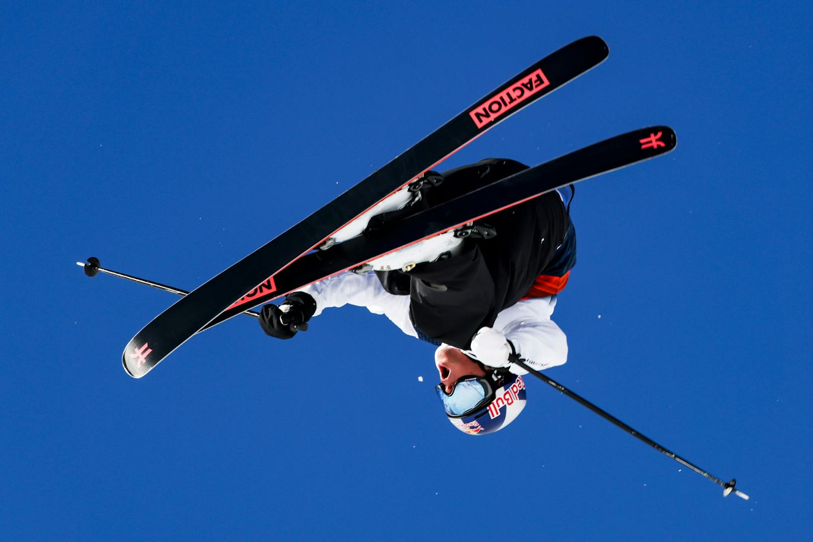 Matej "Überflieger" Svancer ist der Shootingstar dieses Skiwinters. Am Mittwoch (9.2.) ist er im Big Air der Herren-Freeskier der Gejagte (4 – 5.20 Uhr).