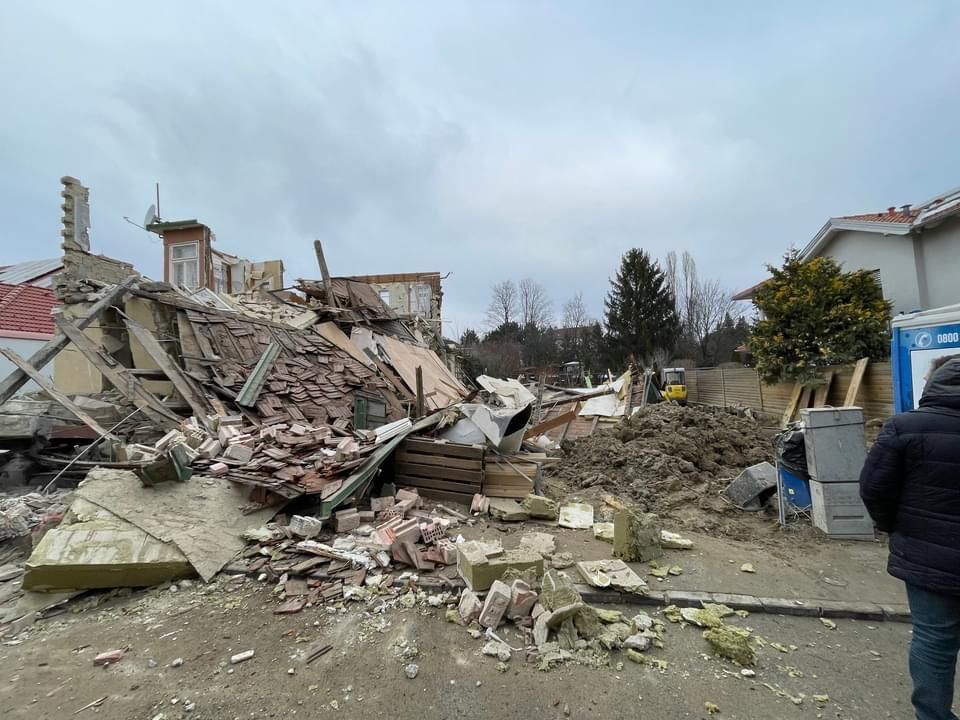 Haus stürzte in Perchtoldsdorf ein: Die Feuerwehr im Einsatz