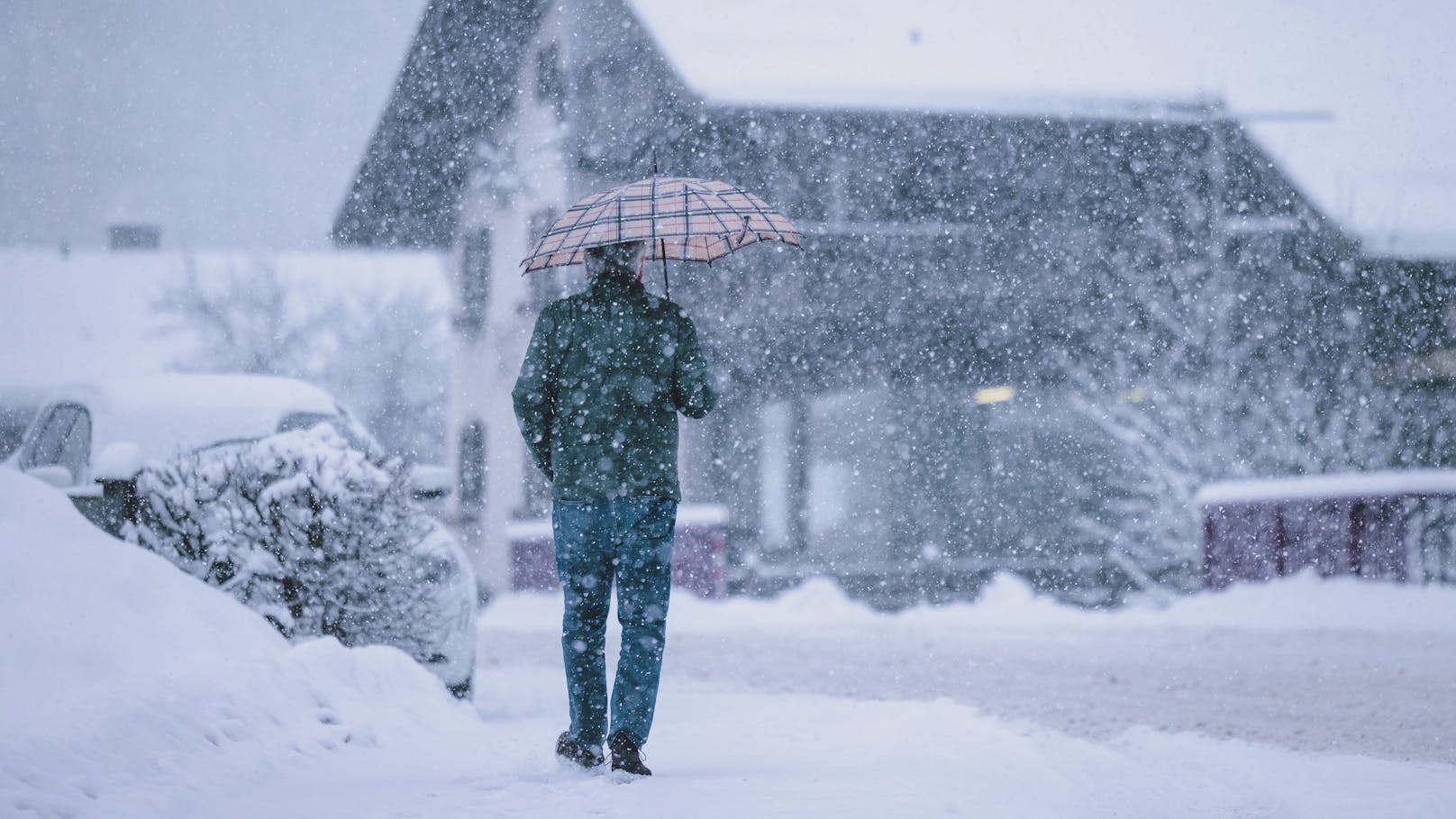 Kurz vor Weihnachten! Schnee-Walze überrollt Österreich