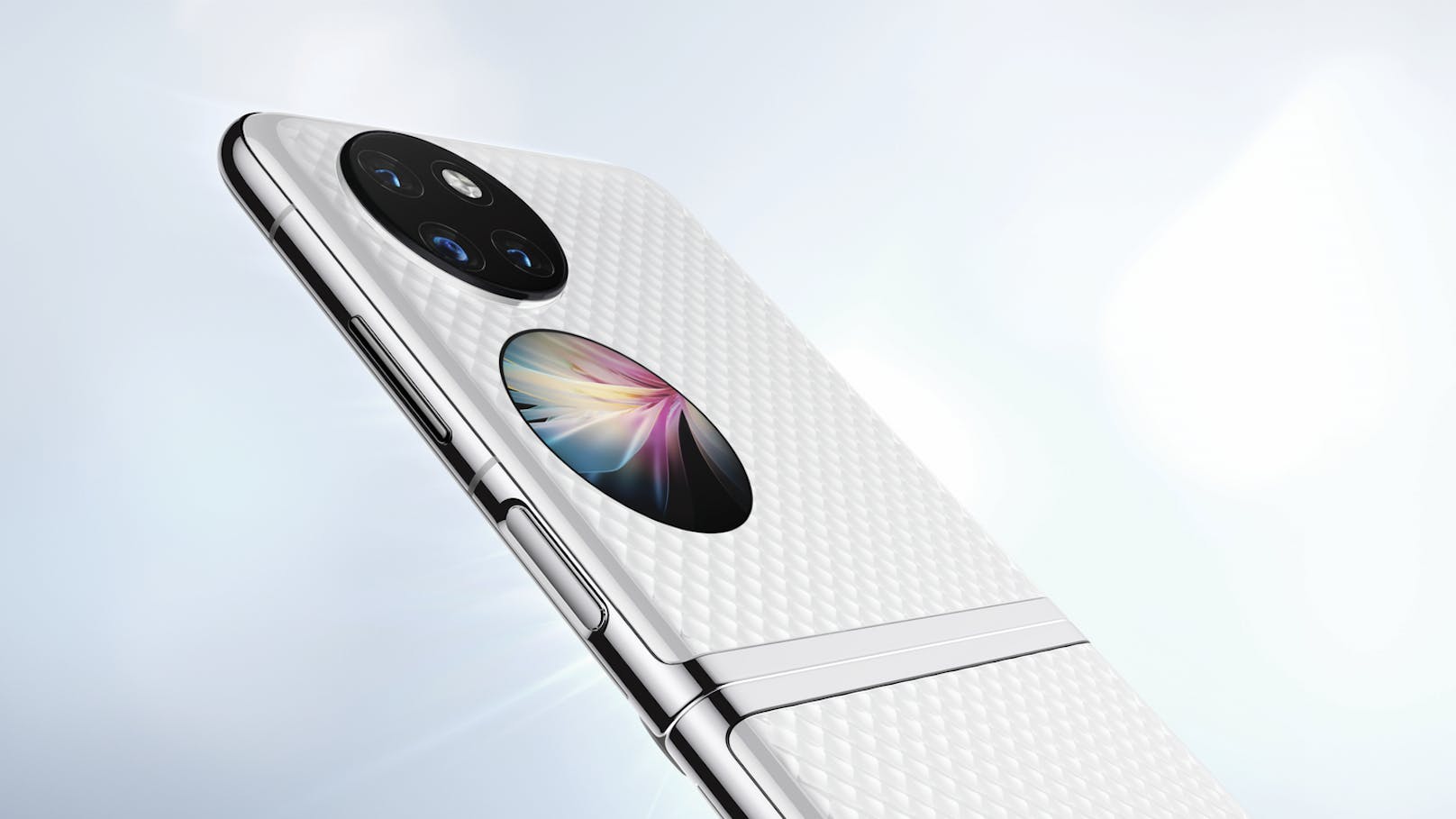 Verbaut ist ein neues Scharnierdesign, mit dem das Smartphone nahtlos gefaltet werden kann. Auch das Huawei P50 Pocket bietet das charakteristische Doppelring-Design der P50 Kamera.&nbsp;