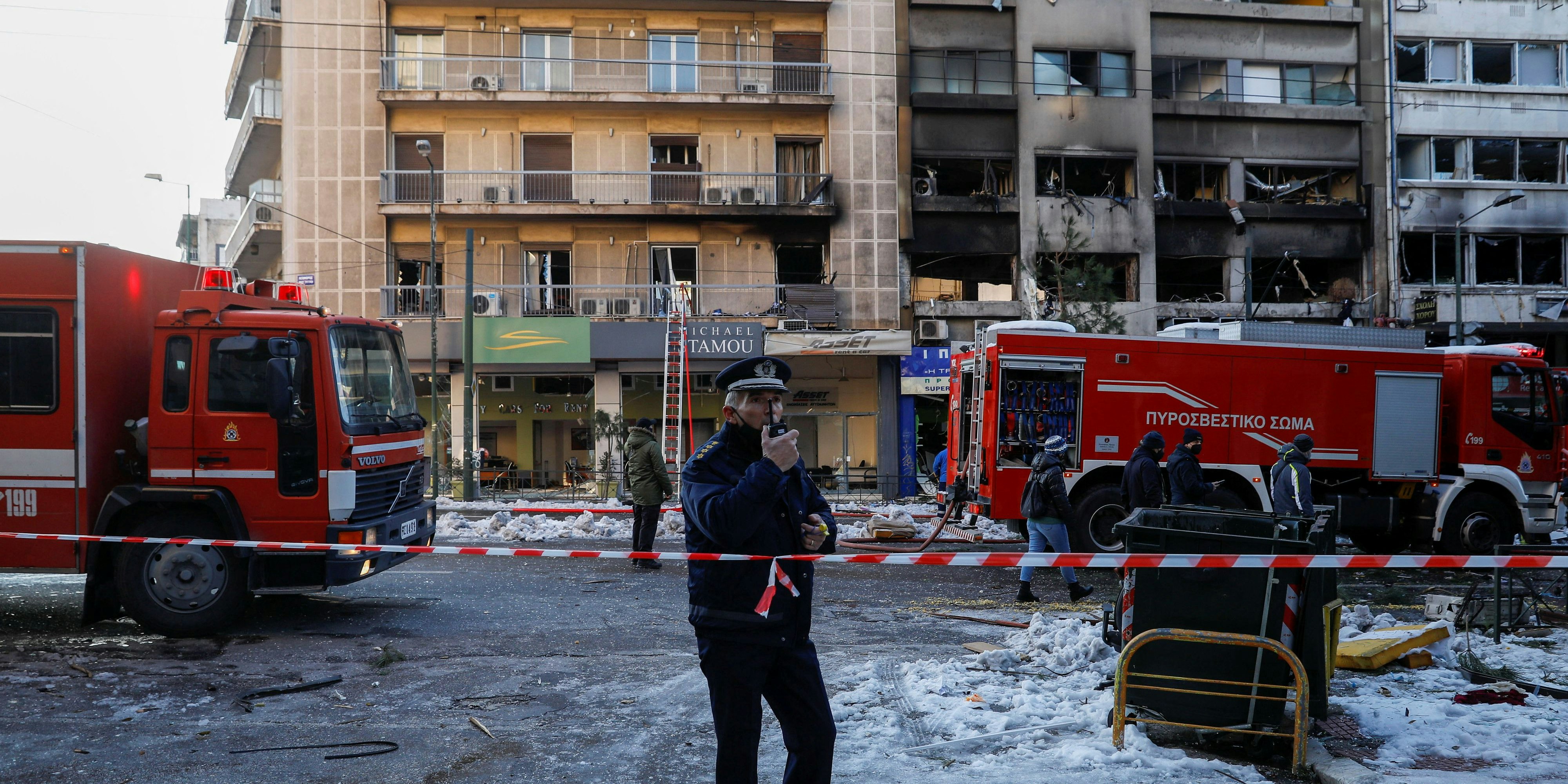 Die Polizei sperrt die Innenstadt großräumig ab. Noch ist die Ursache der Explosion unklar.