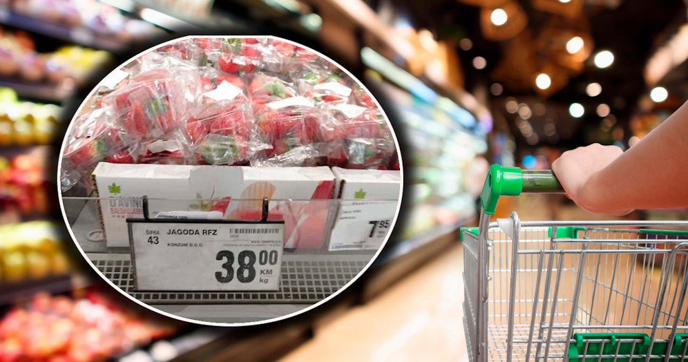 In einem Supermarkt wird ein Kilo Erdbeeren um umgerechnet 19 Euro angeboten. Ein Leserreporter zeigt sich entsetzt.