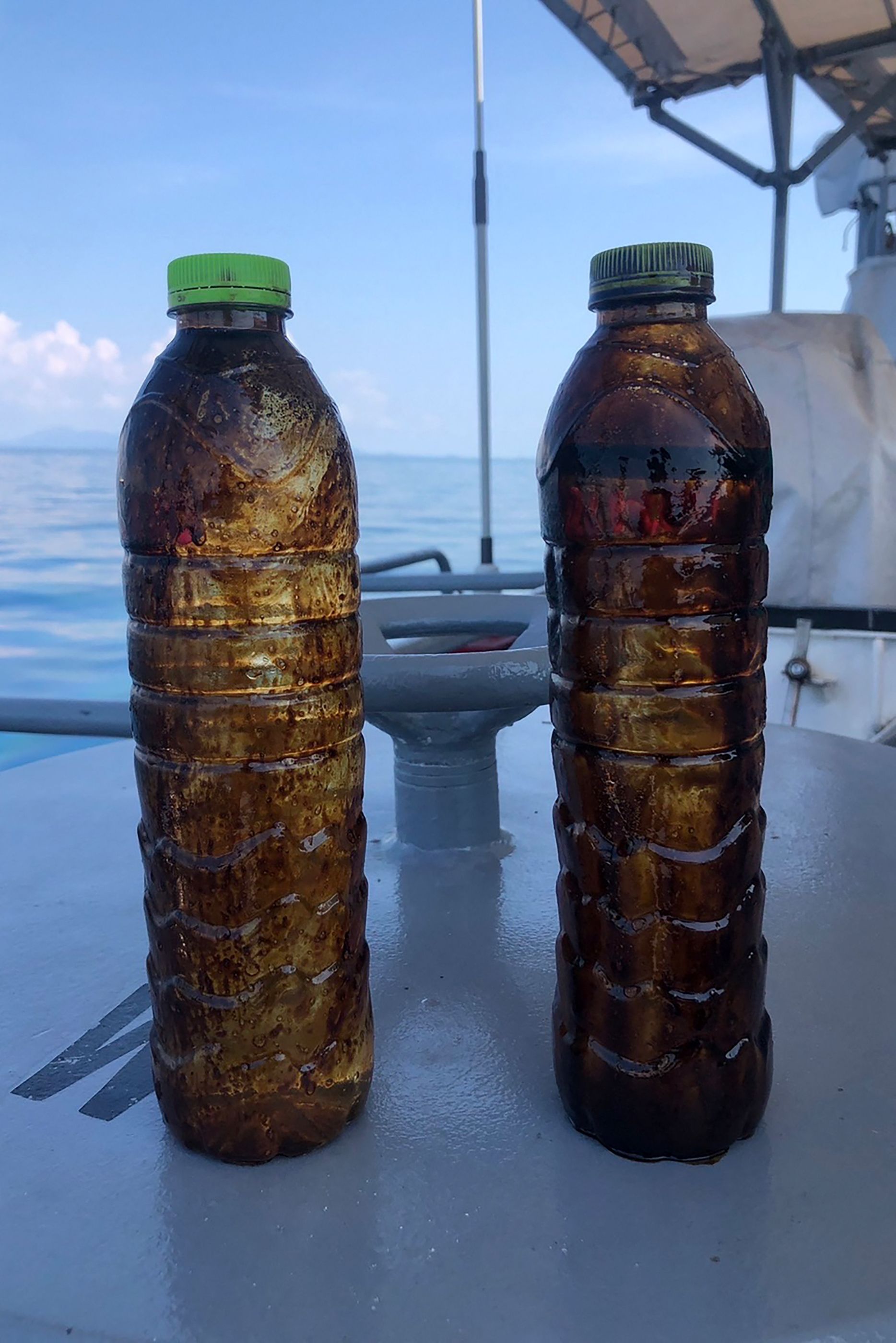 Wegen eines Lecks in einer Pipeline flossen über Stunden hinweg Tonnen an Öl in den Ozean.