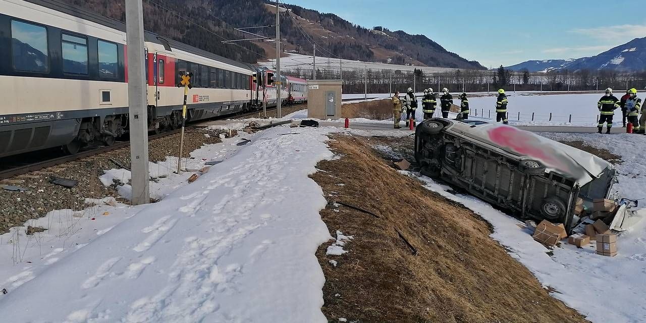 Vier Feuerwehren, Rettungskräfte und ein Notarzthubschrauber eilten zur Hilfe.