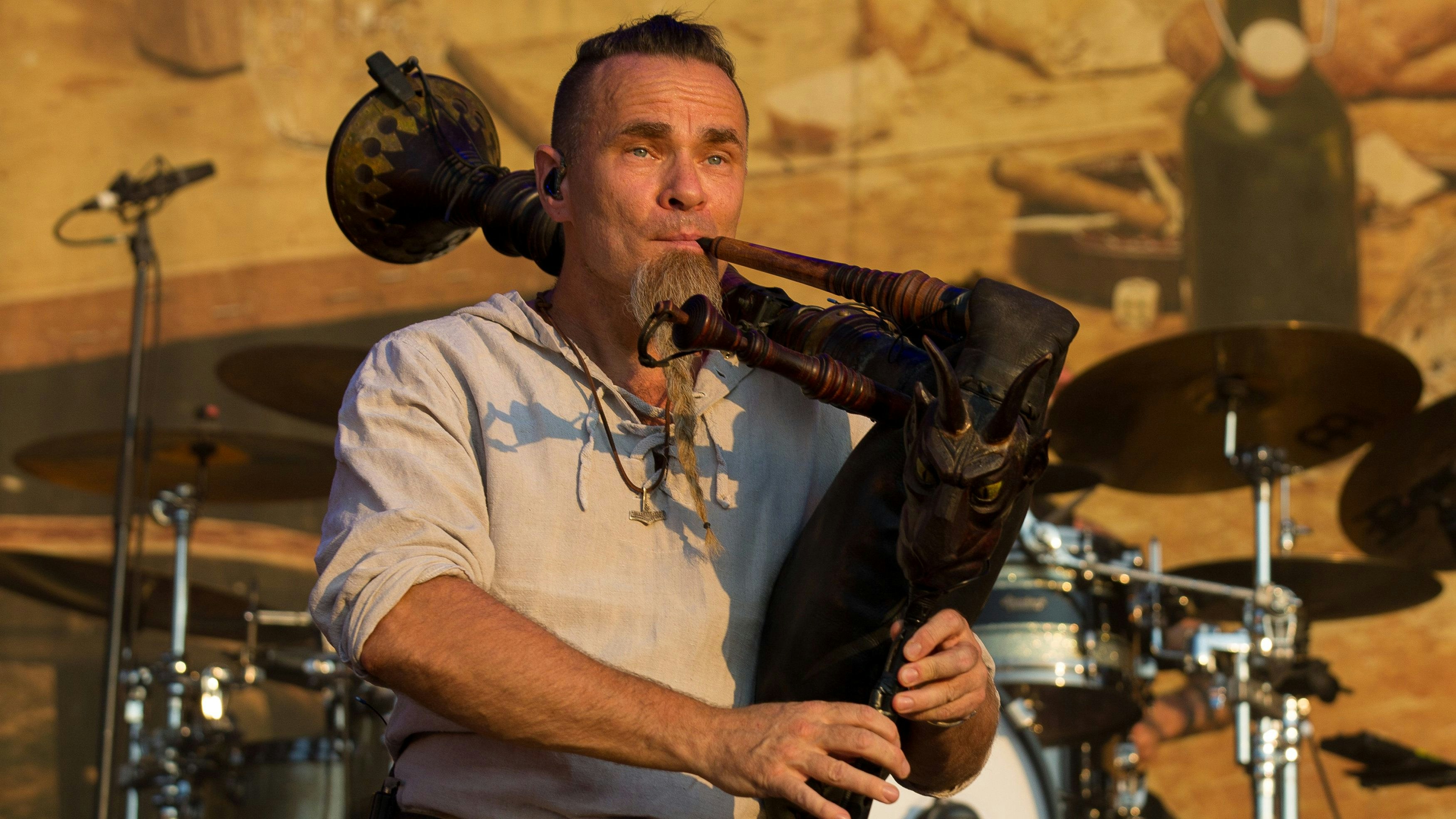 Boris "Yellow" Pfeiffer bei einem Konzert der deutschen Band "In Extremo"