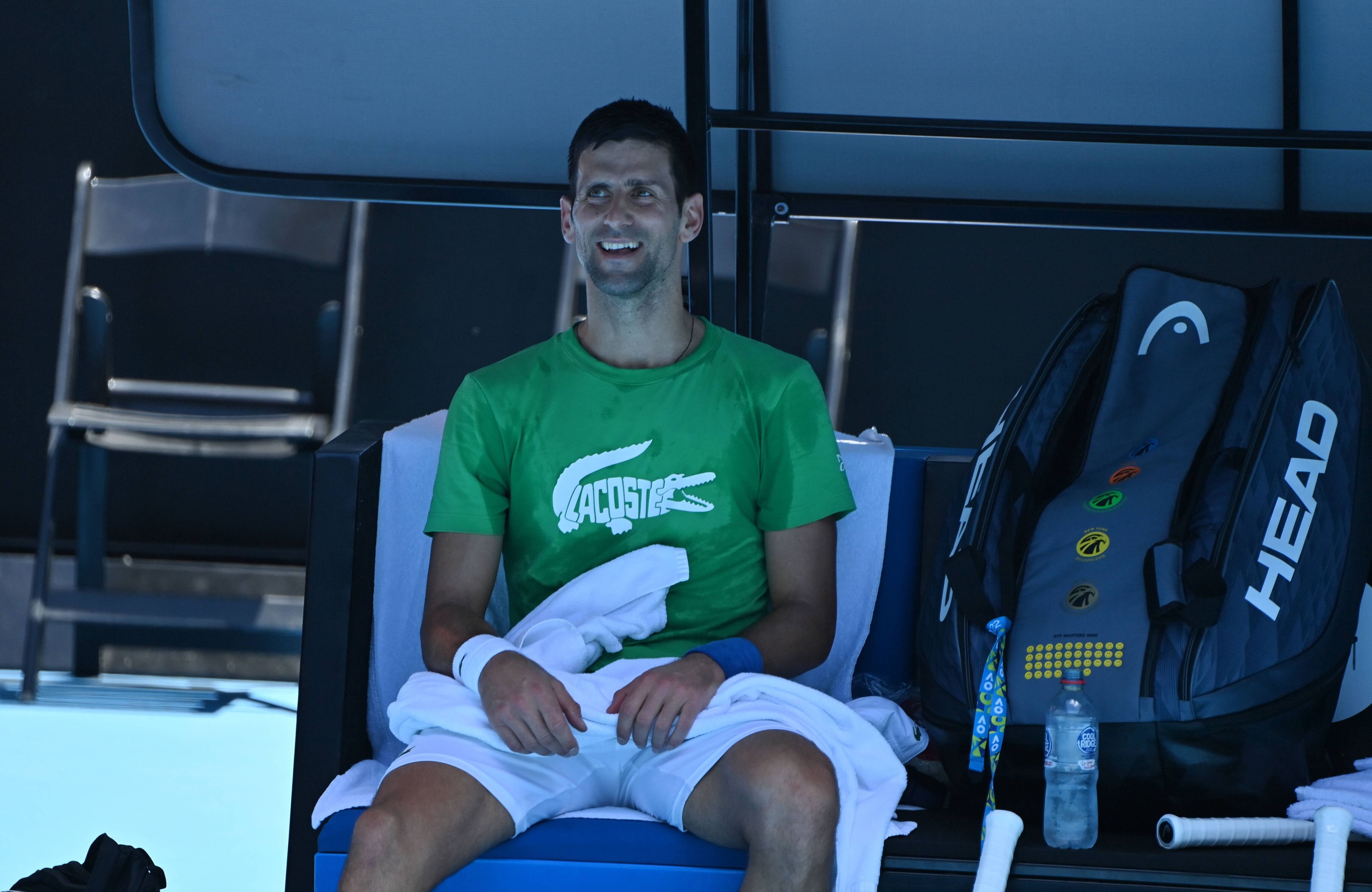 Novak Djokovic darf wird in Dubai aufschlagen. 