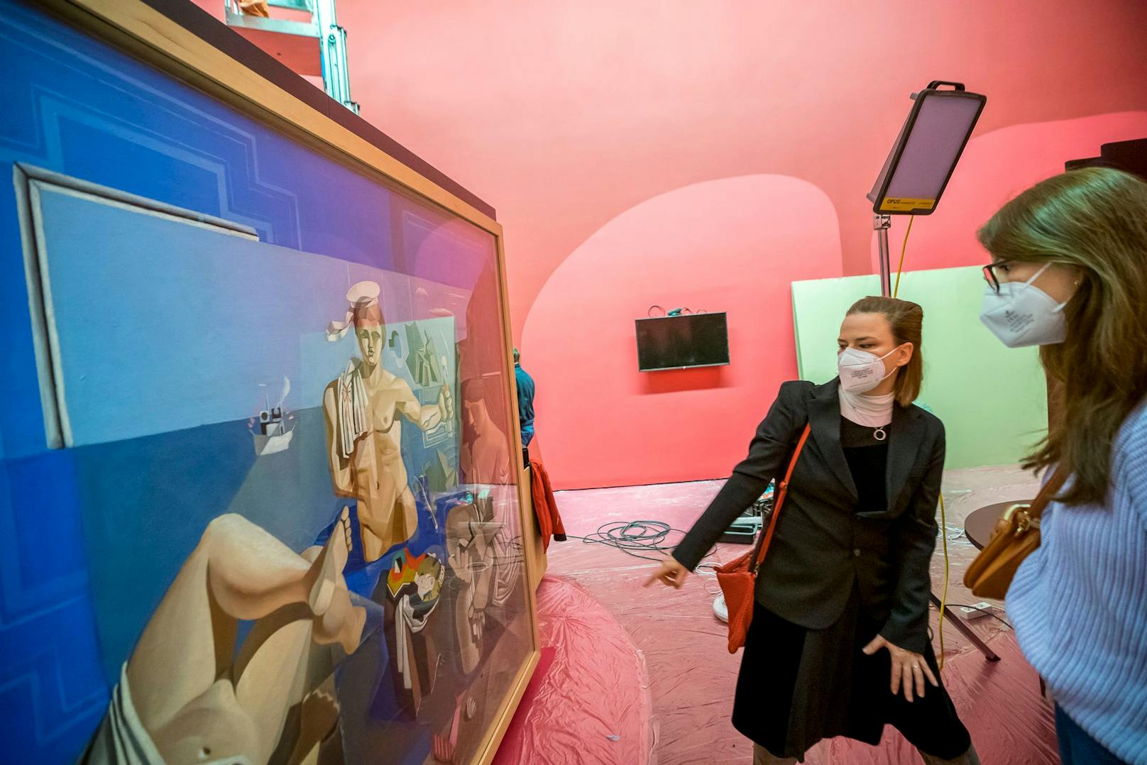 Für "SzeneBackstage" besuchte <em>"Heute"</em> den Ausstellungsaufbau von "Dalí – Freud. Eine Obsession".