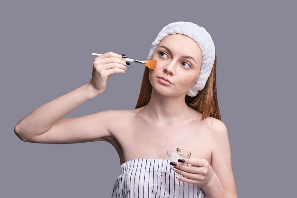 Die Wirksamkeit von Säurepeelings wird oft kritisiert, aber für manche Hauttypen sind etwas aggressivere Inhaltsstoffe die einzige Lösung.