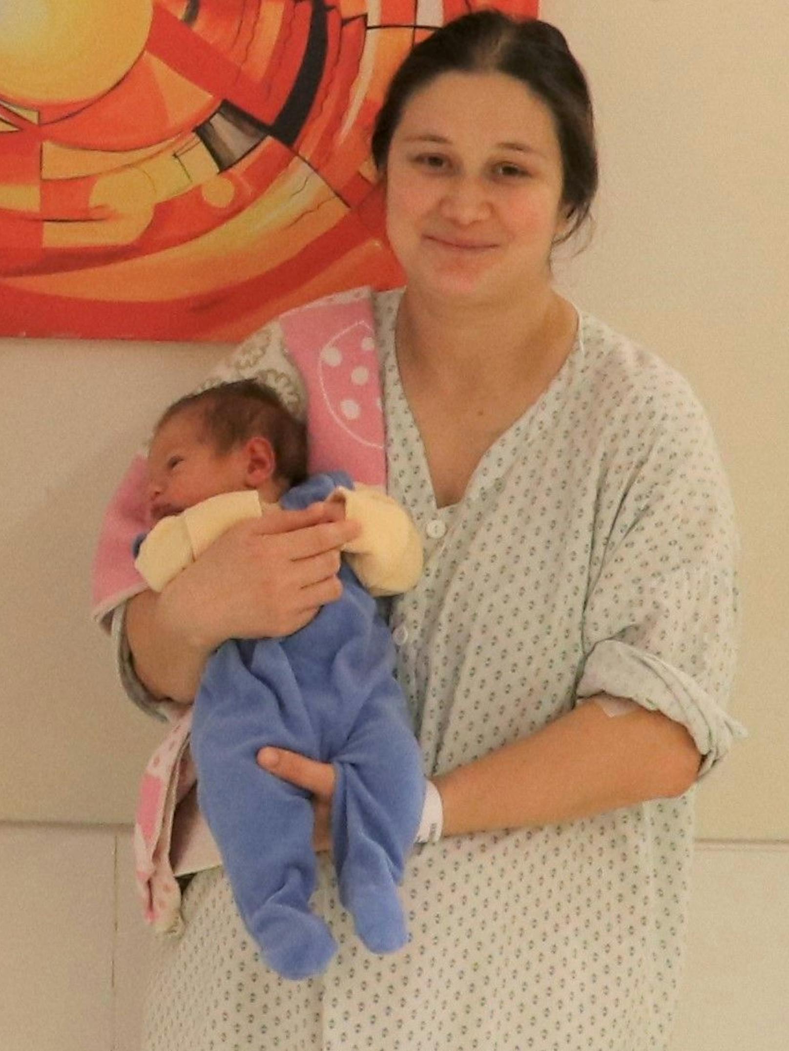 Die vierfach Mutter Ileana Rusti mit Baby Luca.