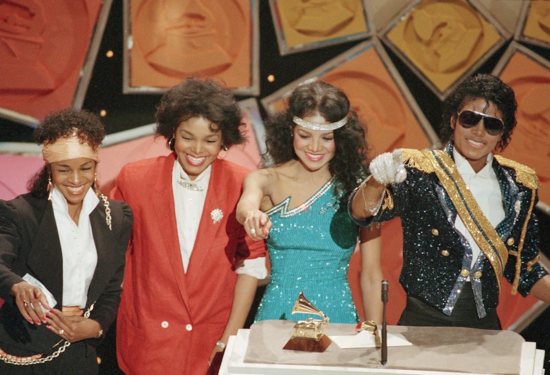 Michael Jackson mit seinen Schwestern Maureen "Rebie", Janet and LaToya bei den Grammy Awards in Los Angeles, 1984.