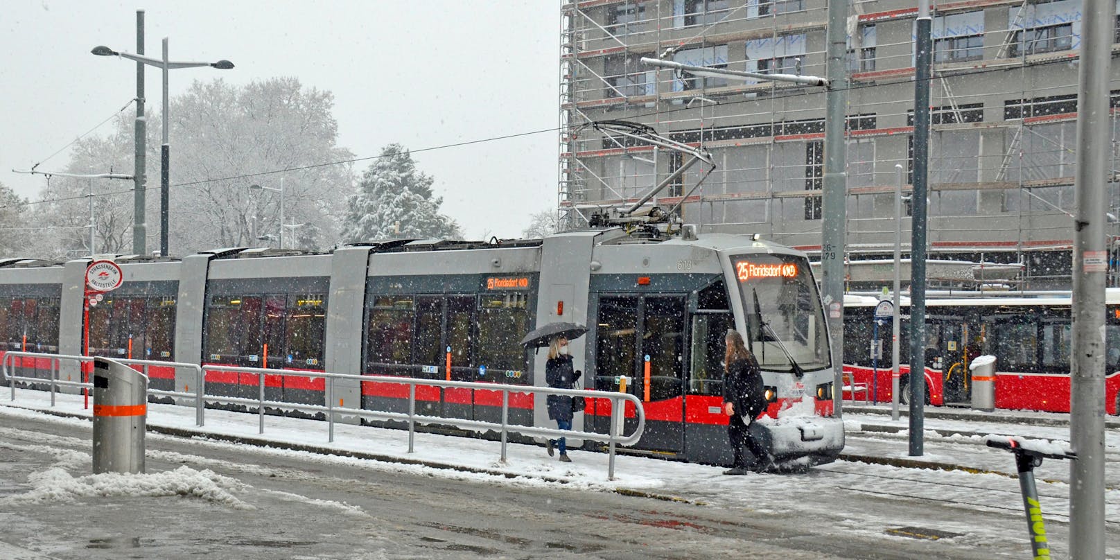 Wer mit der Straßenbahn unterwegs ist, wird ab Montag oft etwas länger warten müssen.