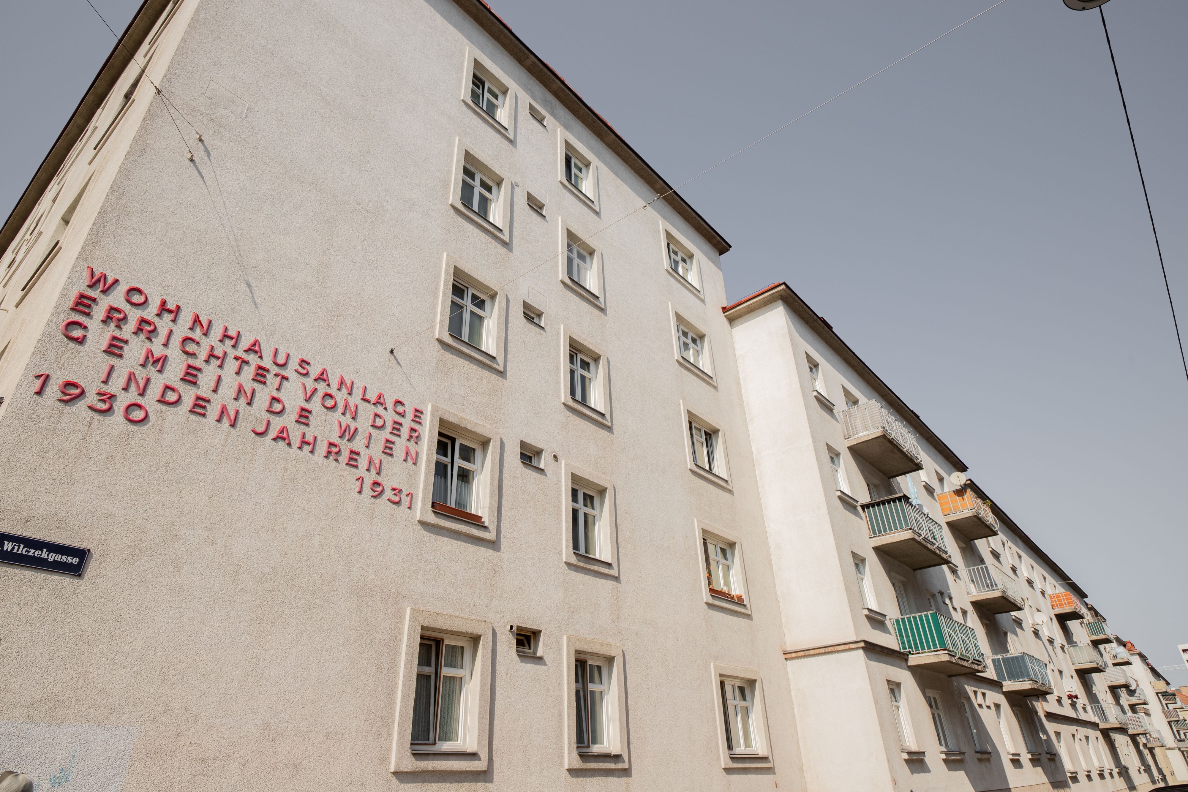 Bis November 2021 soll der Top-Manager im Gemeindebau gemeldet gewesen sein.