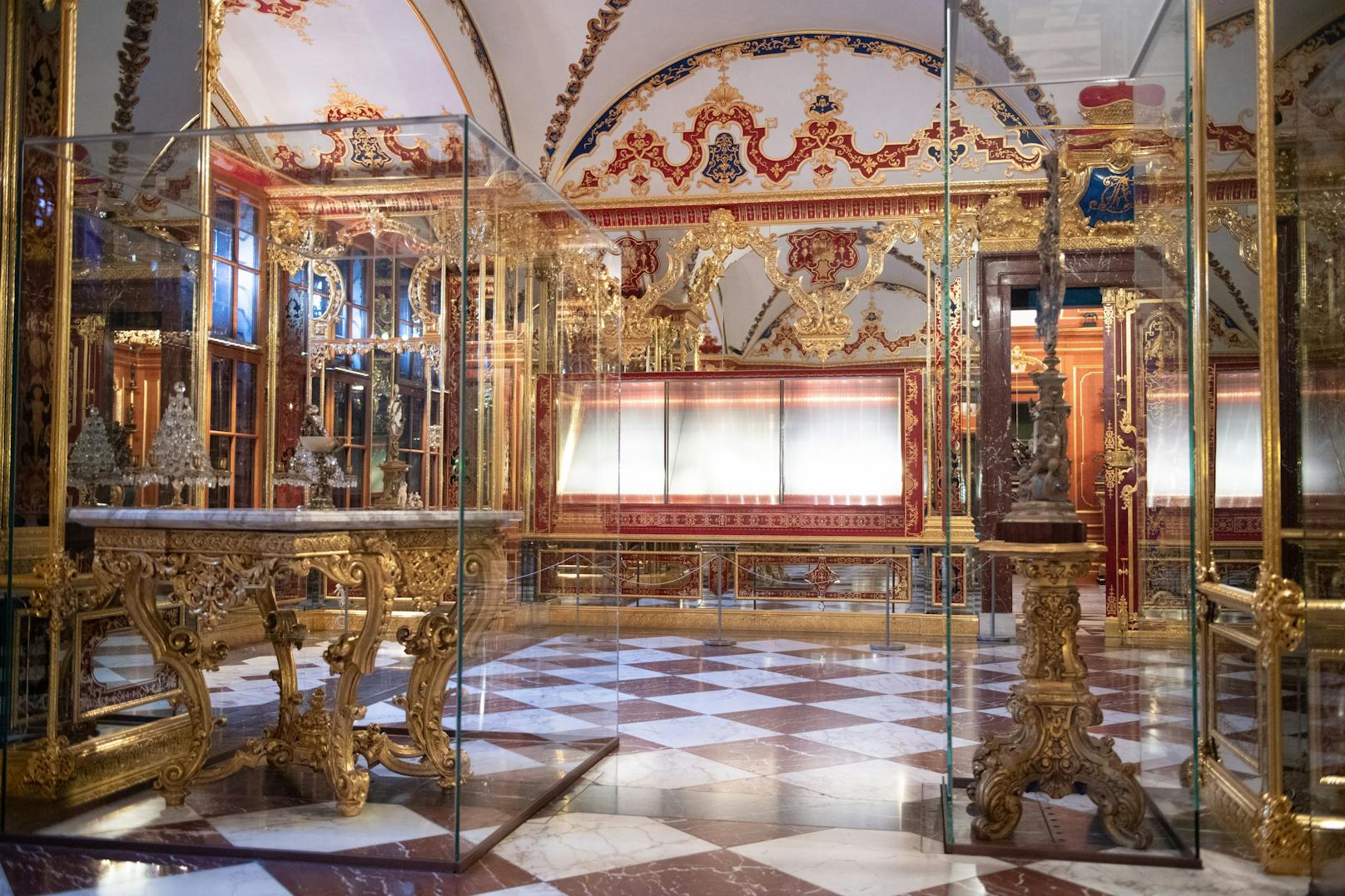 Die Täter plünderten die prunkvollen Hallen des Grünen Gewölbe. Dabei erbeuteten sie Juwelen im Wert von 113 Millionen Euro. (Archivbild)