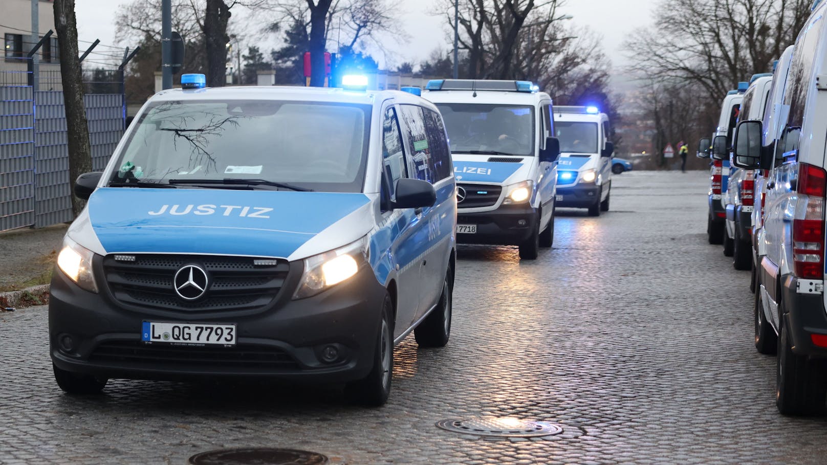 4 Stunden Großeinsatz für Bub (3) – im Schrank gefunden