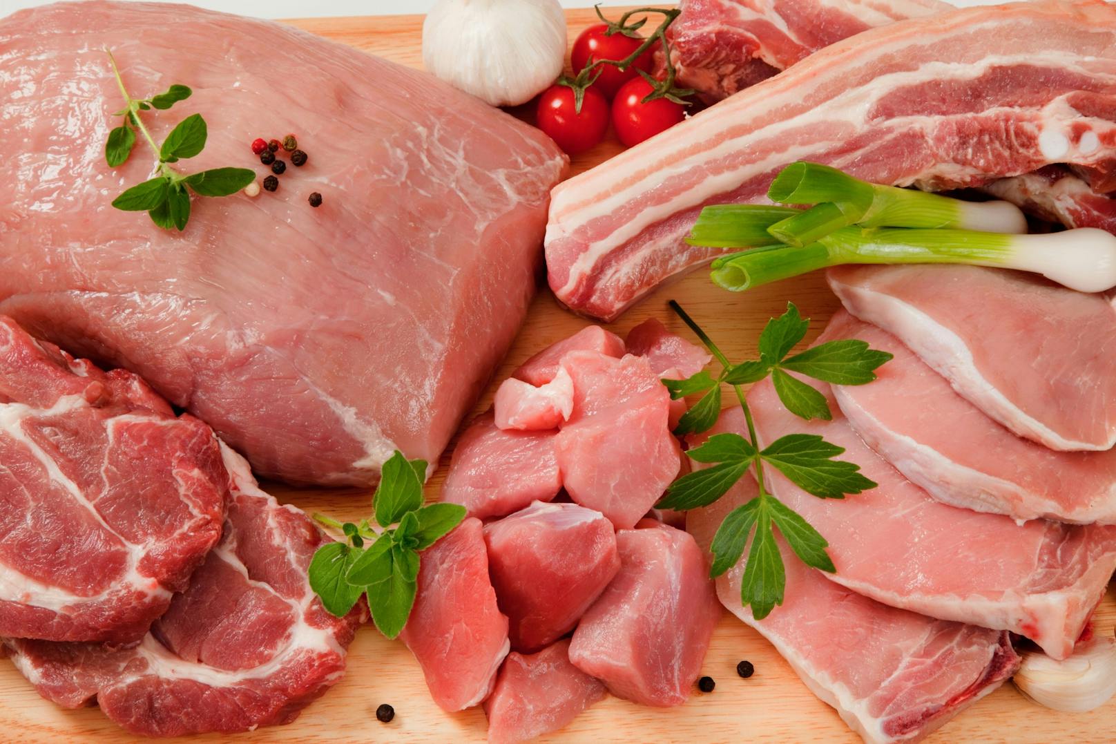 <strong>Schweinefleisch: </strong>Um die Bakterien Salmonella enterica darin abzutöten sollte das Schweinefleisch heißer als 70 Grad für mindestens zehn Minuten erhitzt werden