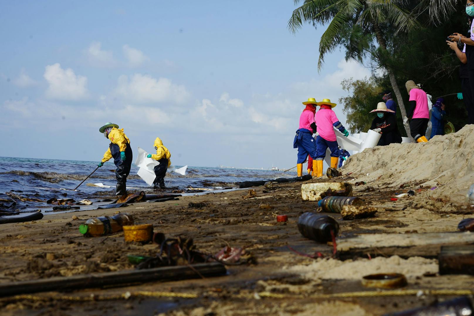 Ölteppich erreicht Traumstrand im Golf von Thailand