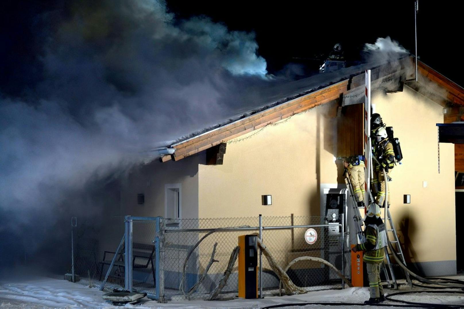 In Vorderhornbach brannte es. Verletzt wurde niemand. 