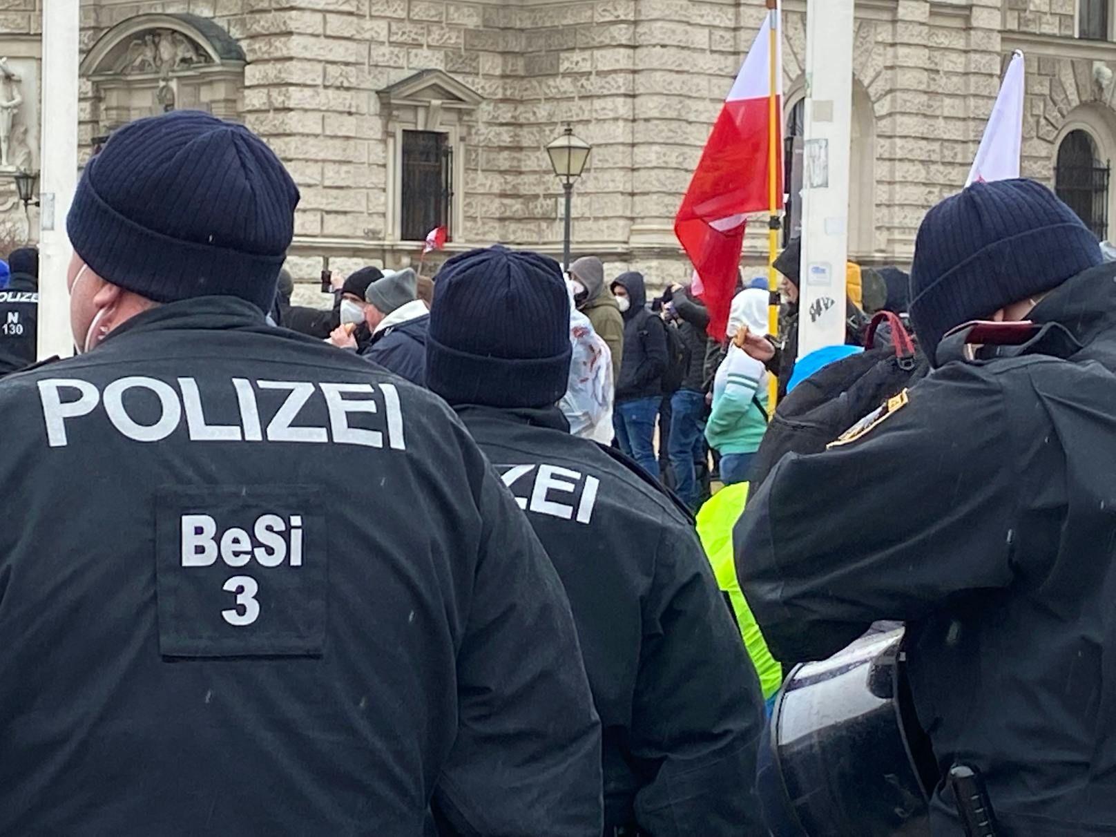 Corona-Demo in Wien – Polizei mit Großaufgebot im Einsatz