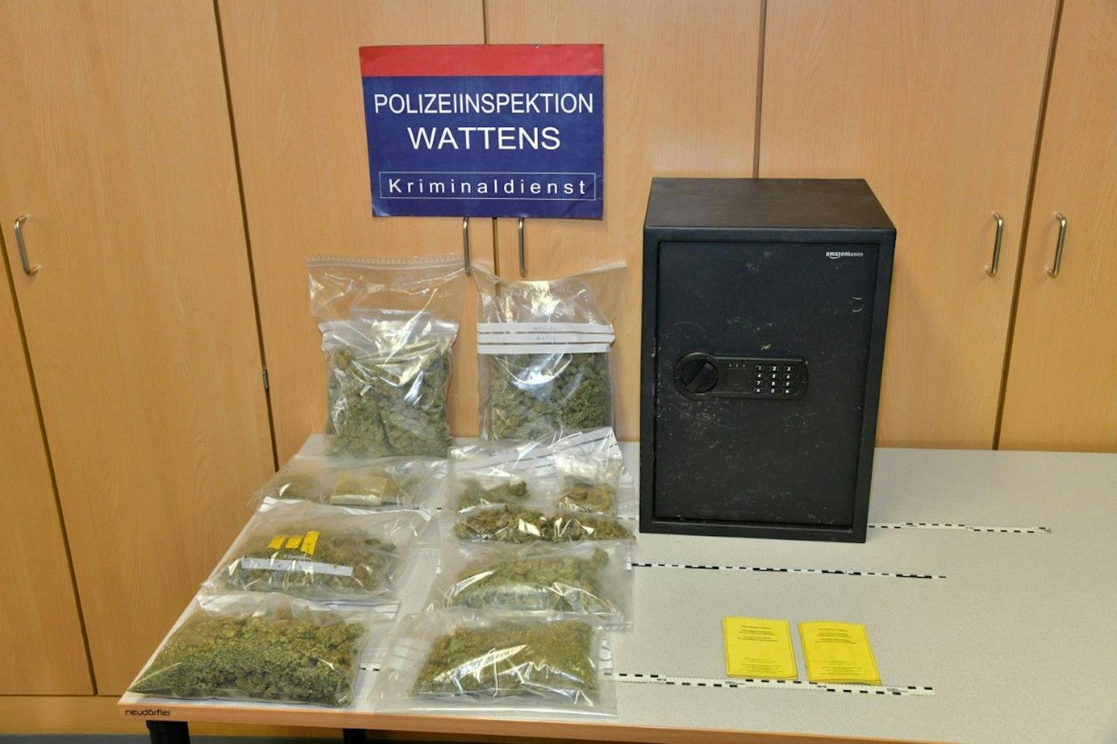 Die Beamten stellten über ein Kilogramm Cannabiskraut sicher. 