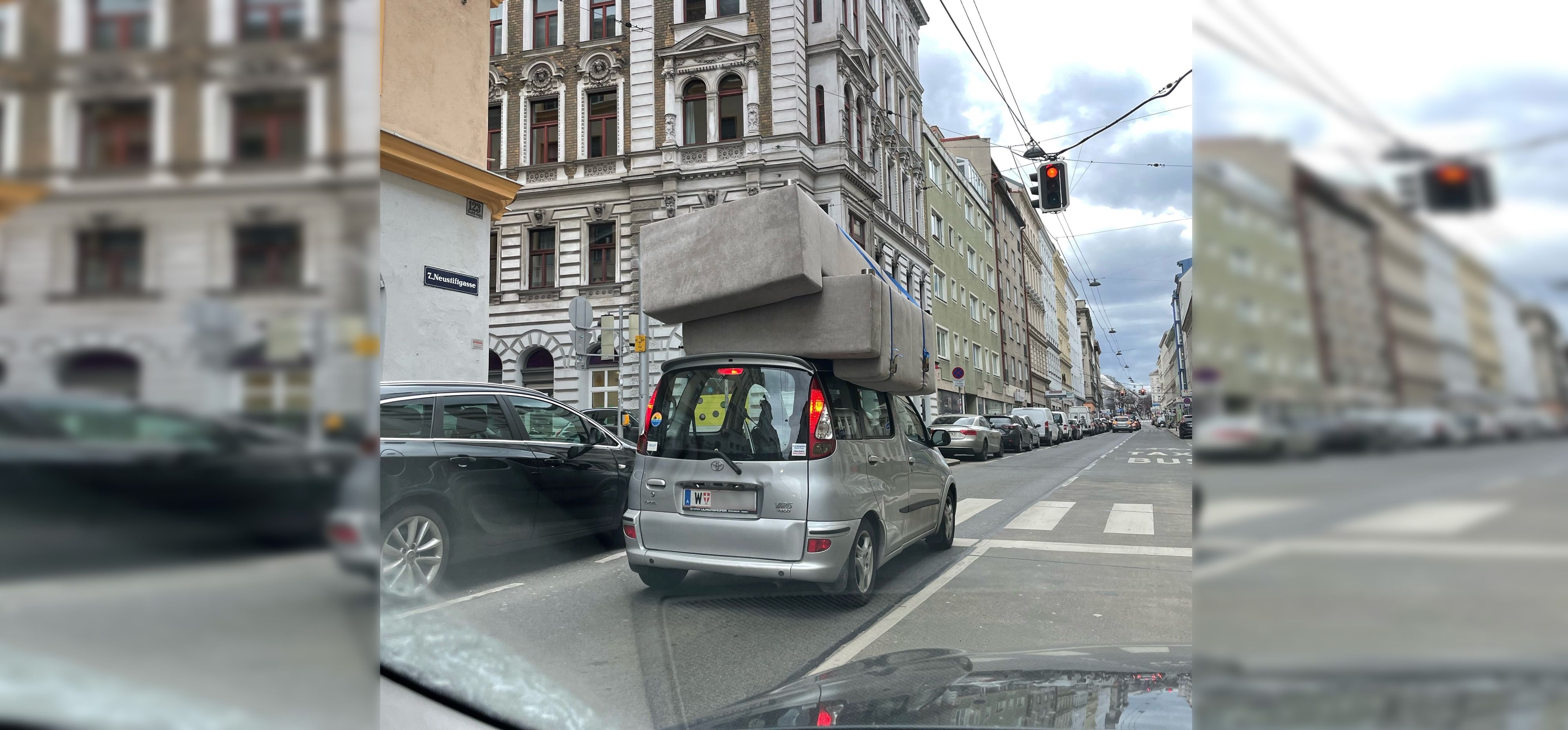 Möbeltransport auf der Neustiftgasse