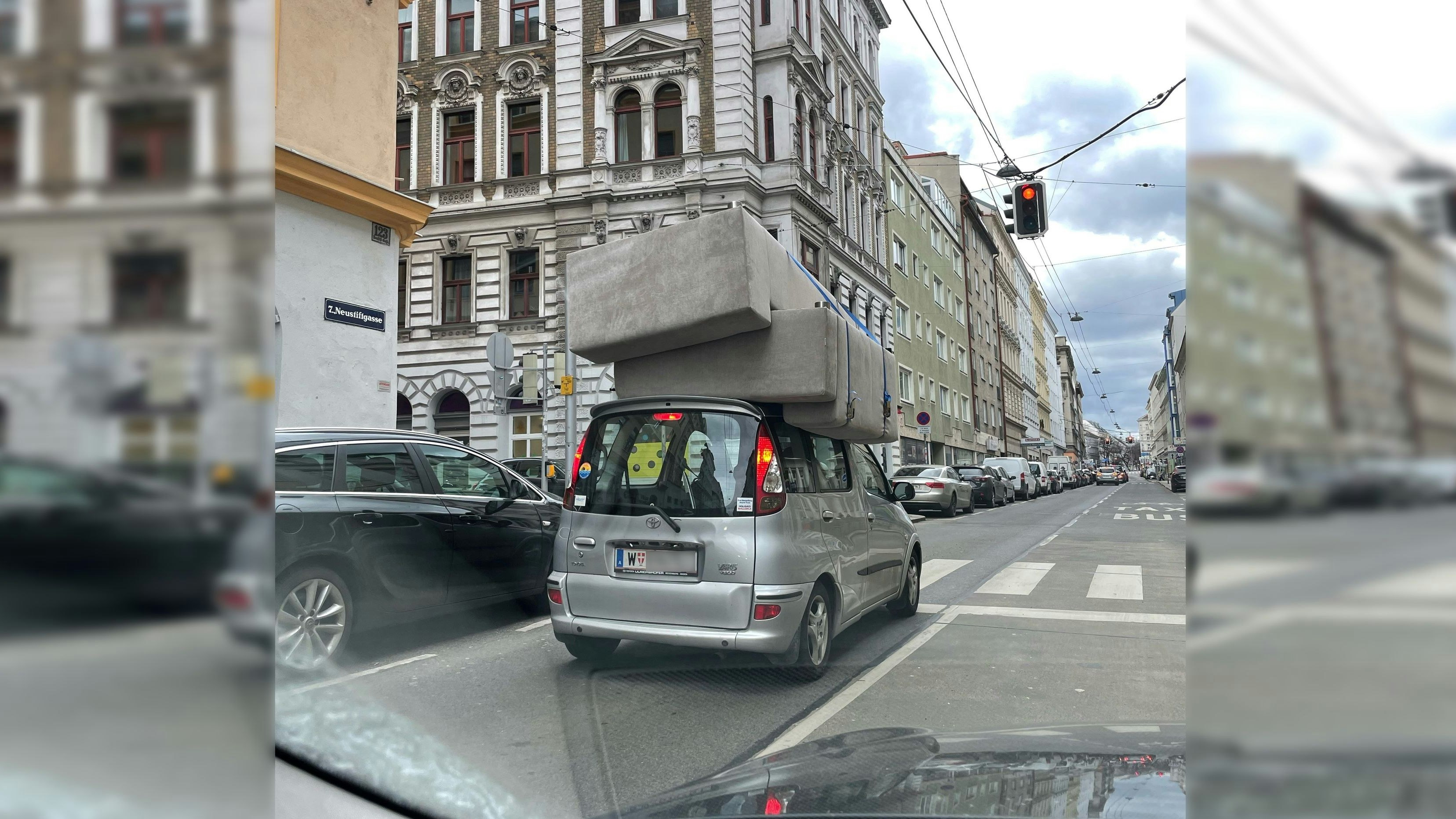 Möbeltransport auf der Neustiftgasse