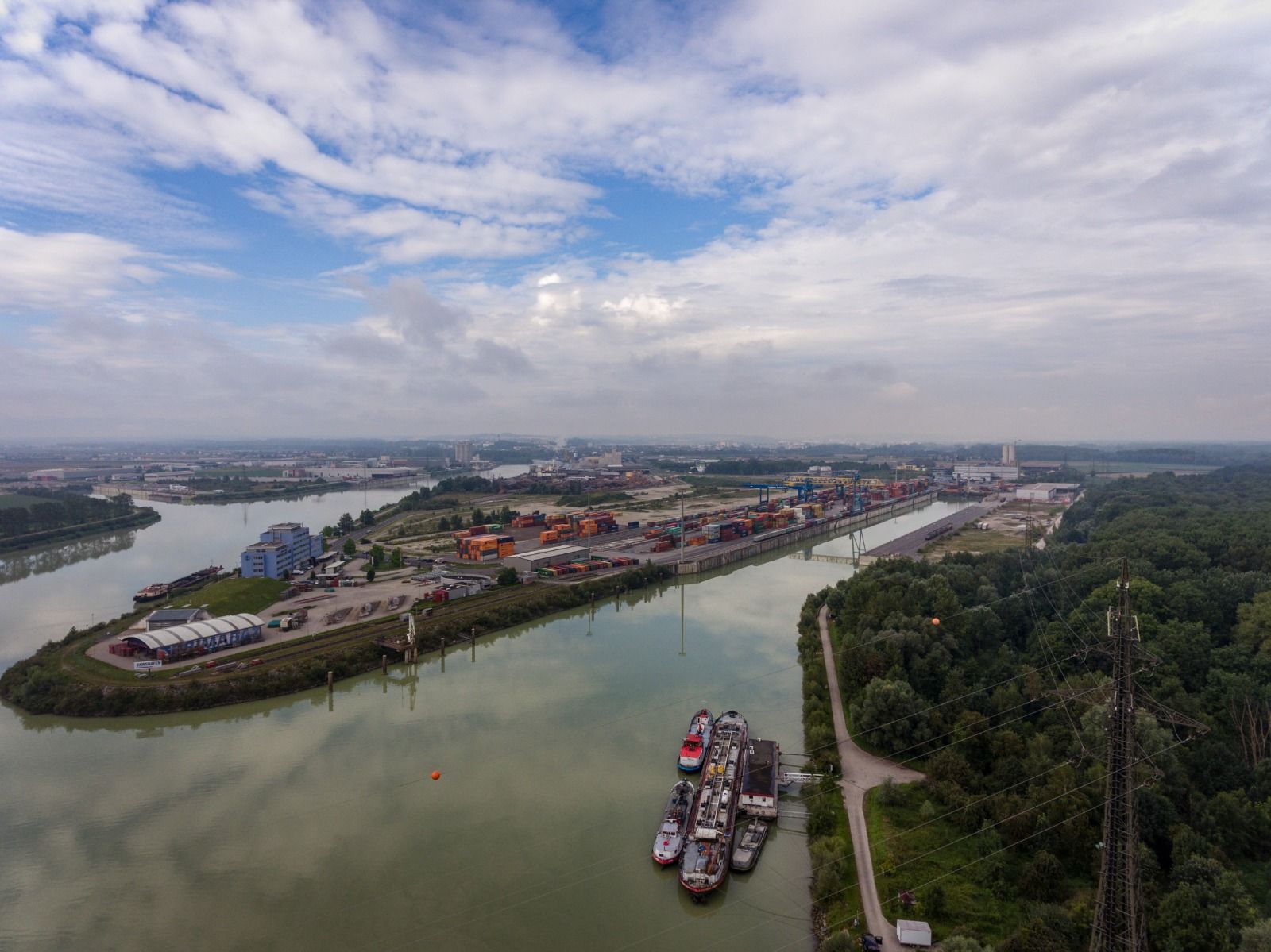 Im Ennshafen machte sich das Schiff selbständig.
