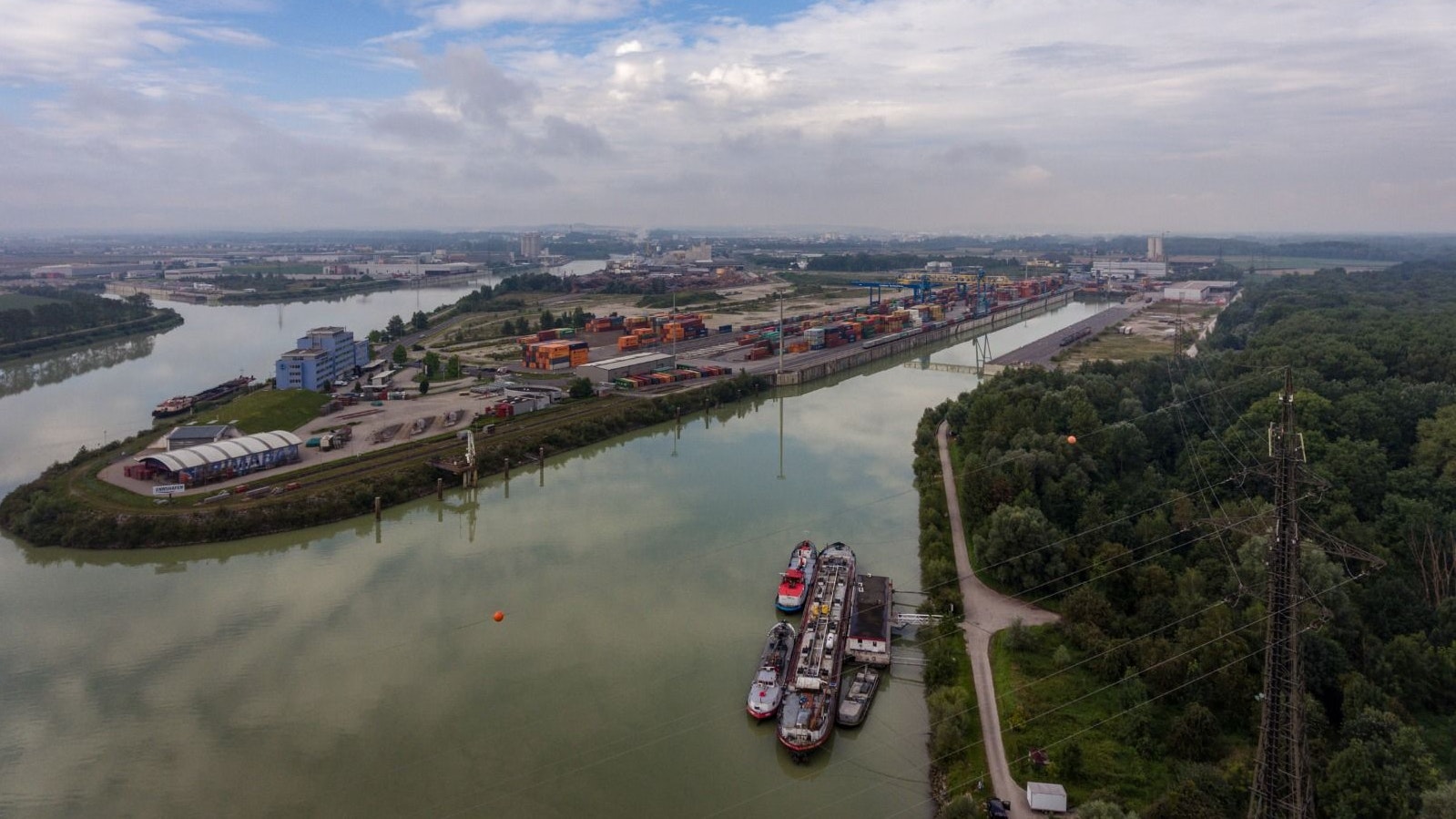 Im Ennshafen machte sich das Schiff selbständig.