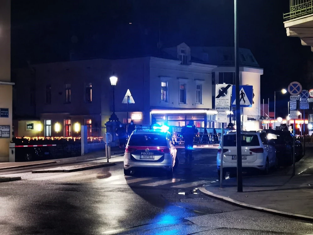 Die Polizei vor Ort im Einsatz.