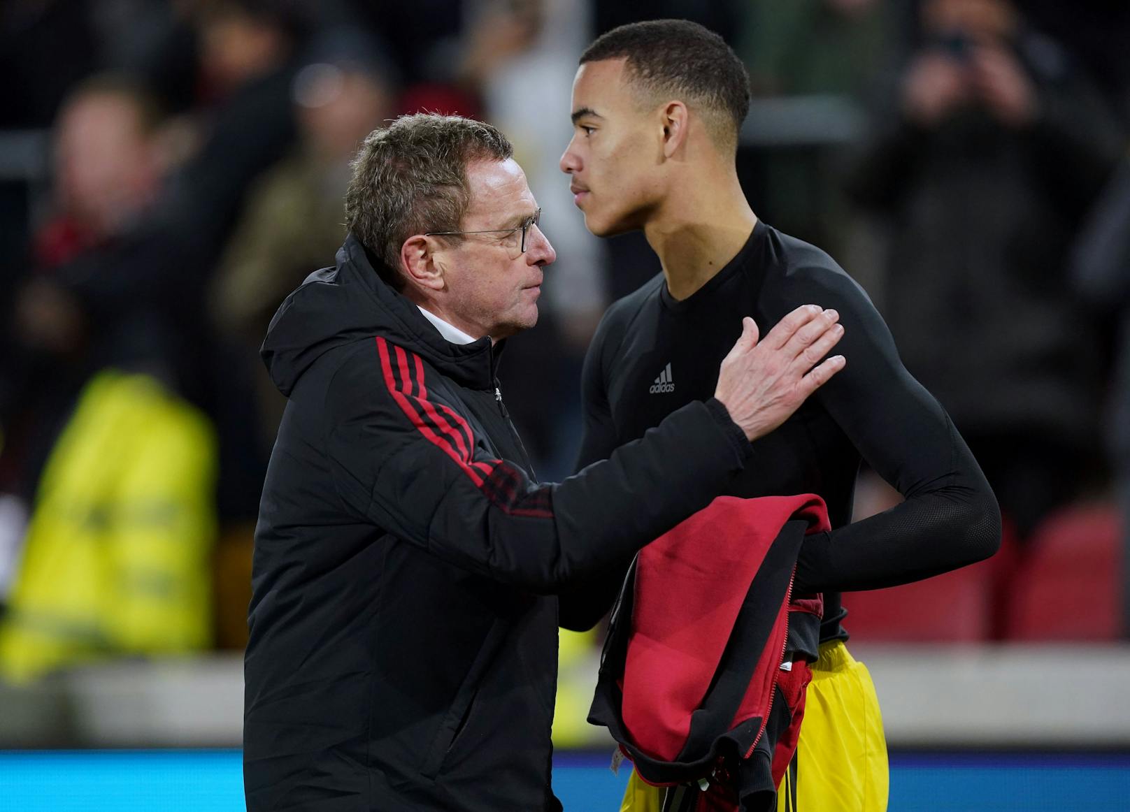 Mason Greenwood mit United-Trainer Ralf Rangnick.