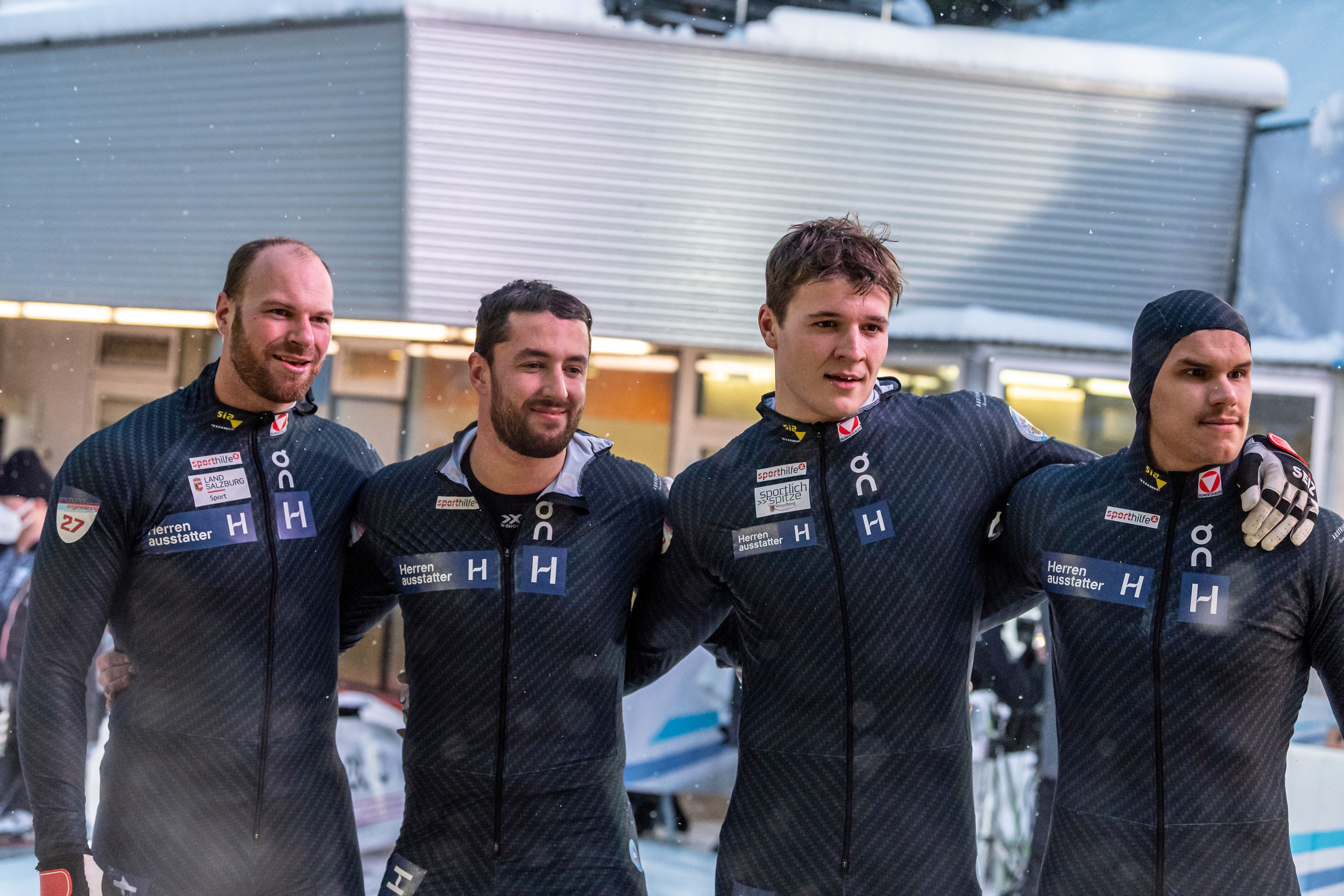 Markus Sammer (l.) ist Anschieber im Vierer-Bob von Benjamin Maier (2.v.l.).