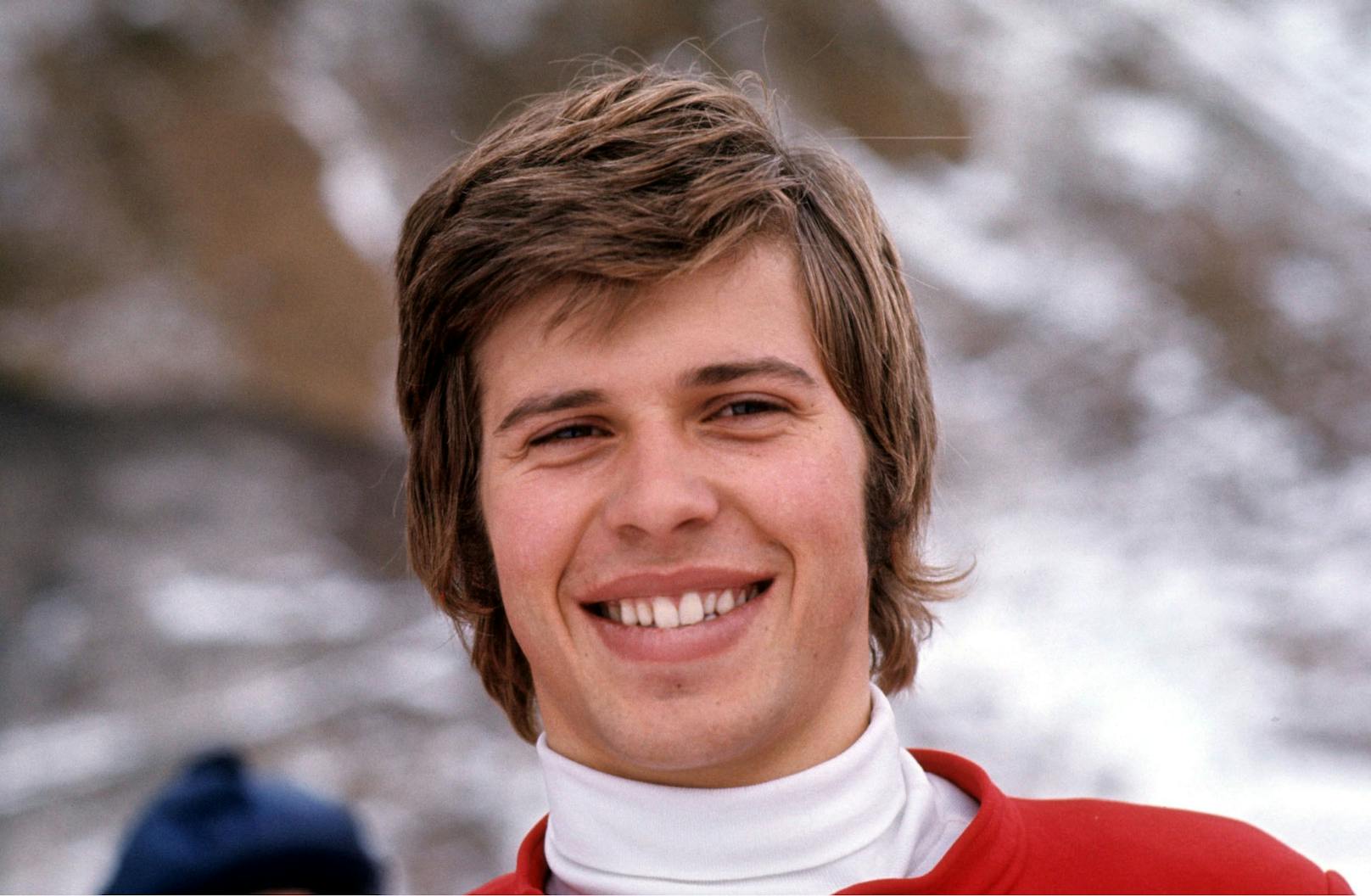 In den 1970er-Jahren gehörte Hansi Hinterseer zu den erfolgreichsten Skirennläufern der Welt.&nbsp;Mit gerade einmal 14 Jahren wurde er der Jüngste im Nationalkader.