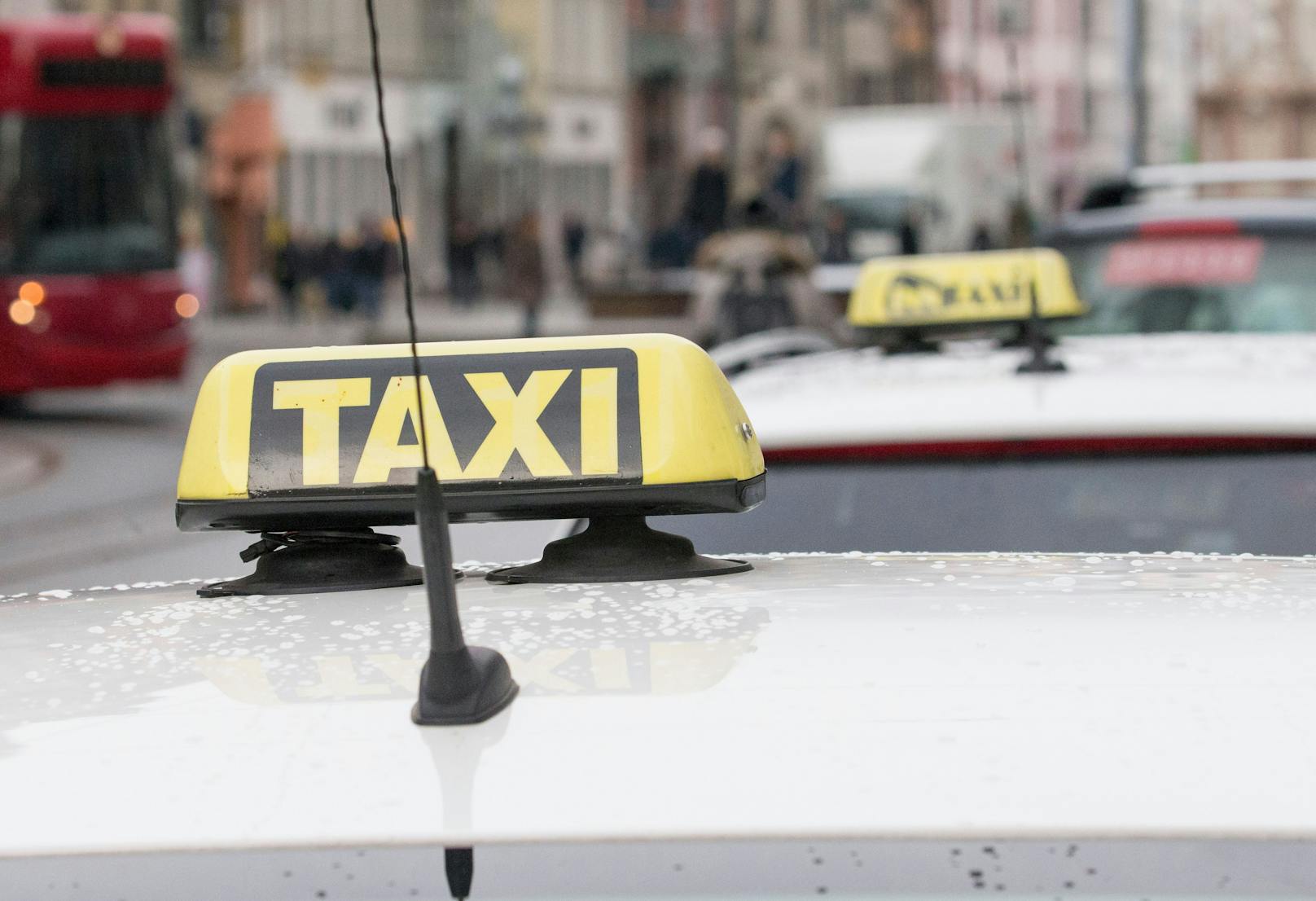Urlauber prügeln Tiroler bei Streit um Taxi bewusstlos