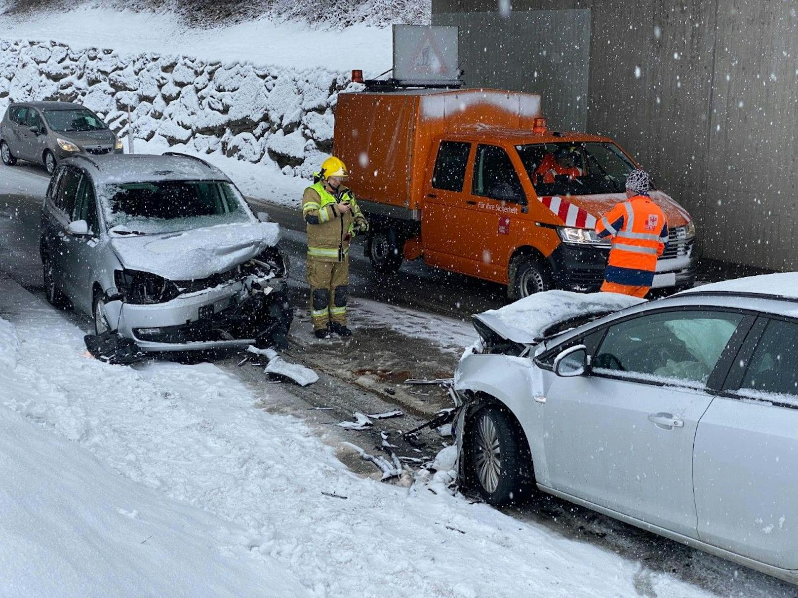 Frontaler Schnee-Crash fordert zwei Verletzte